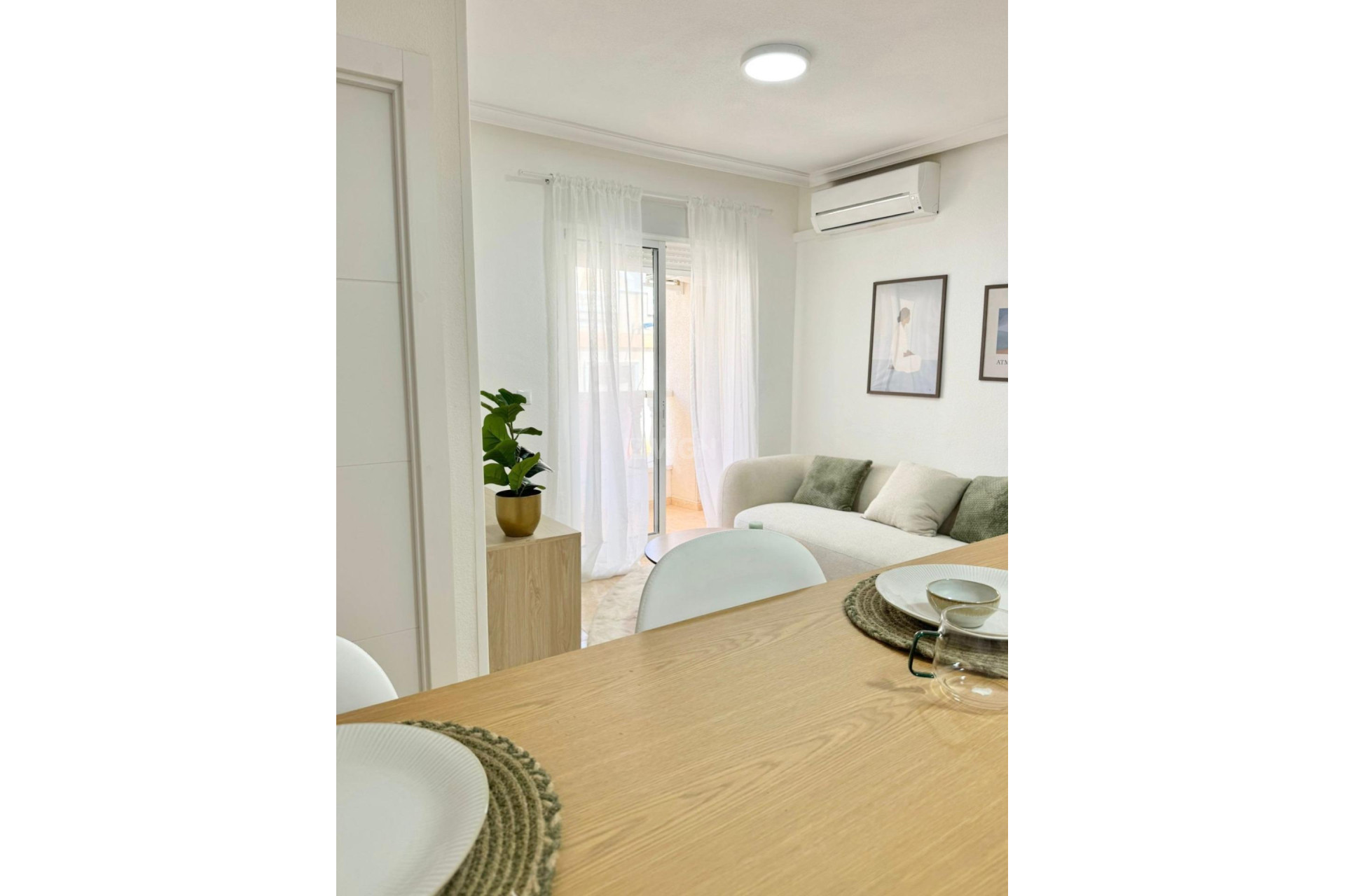 Odsprzedaż - Mieszkanie w bloku - Torrevieja
