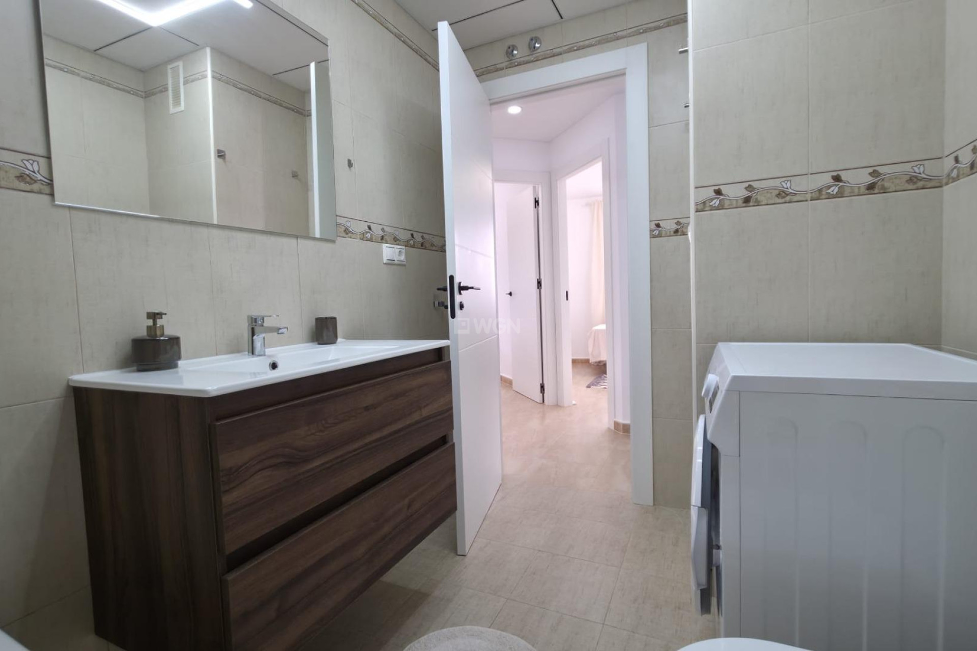 Odsprzedaż - Mieszkanie w bloku - Torrevieja