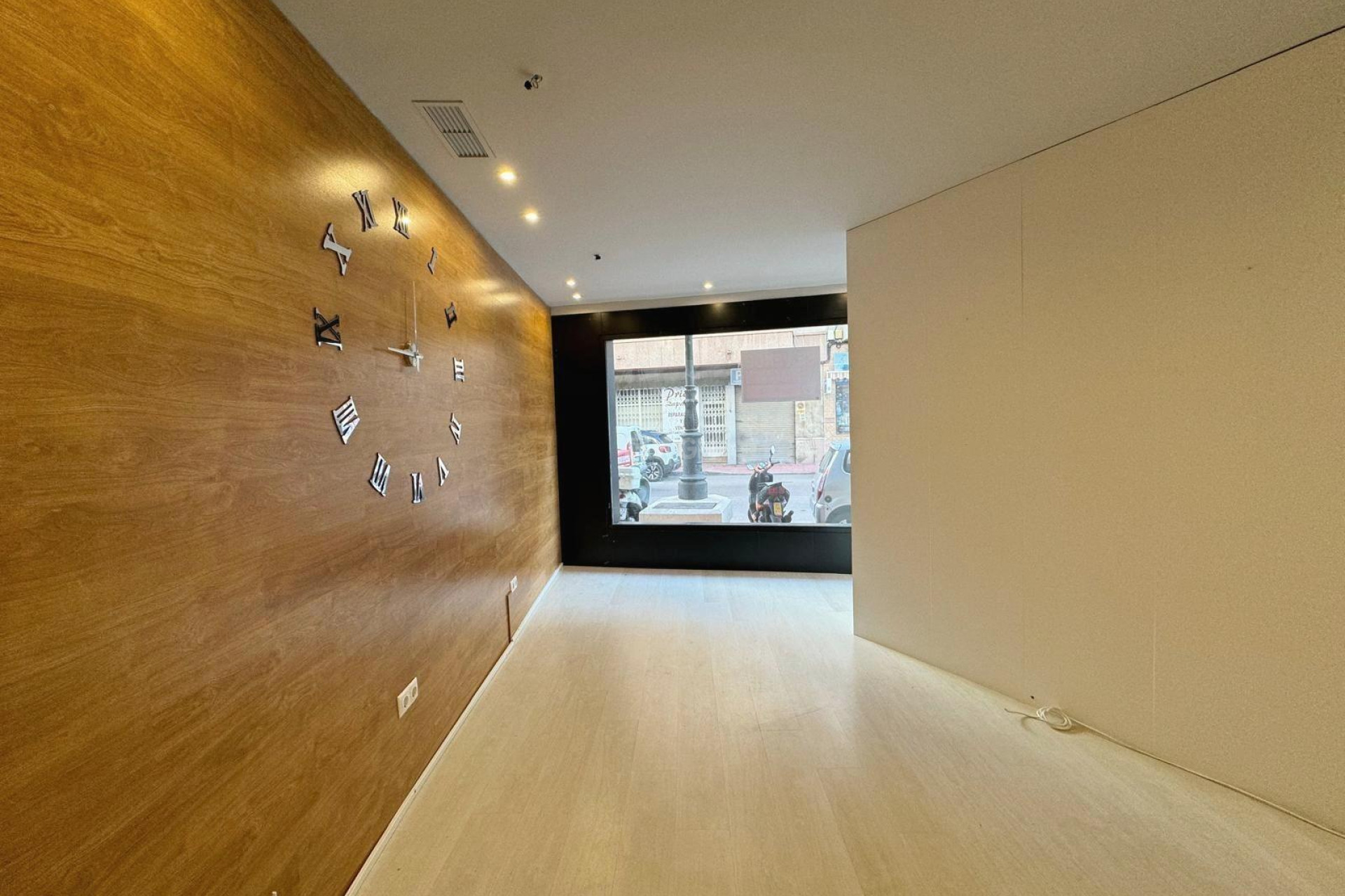 Odsprzedaż - Reklama w telewizji - Guardamar del Segura - Avenida Pais Valenciàno