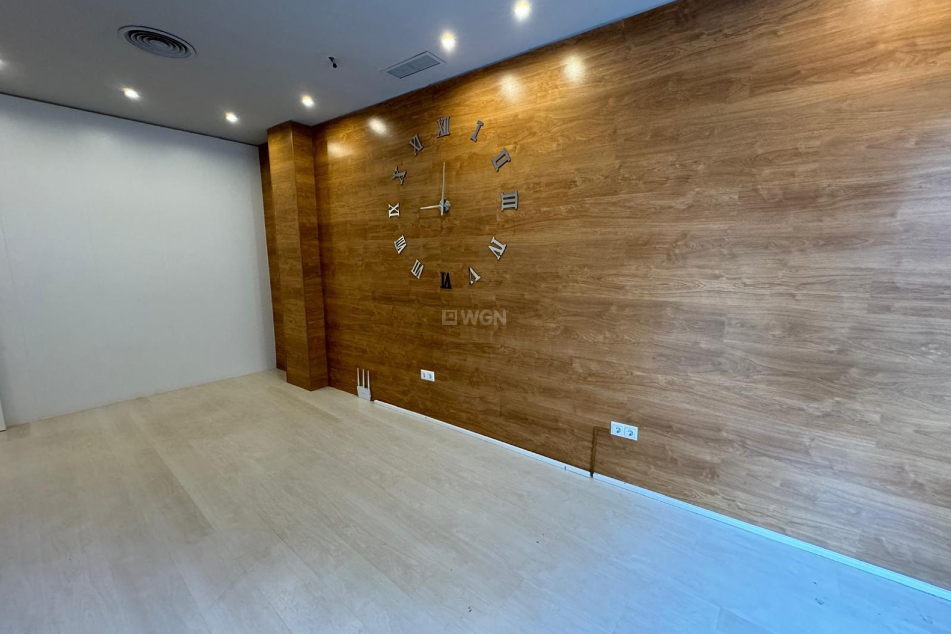 Odsprzedaż - Reklama w telewizji - Guardamar del Segura - Avenida Pais Valenciàno