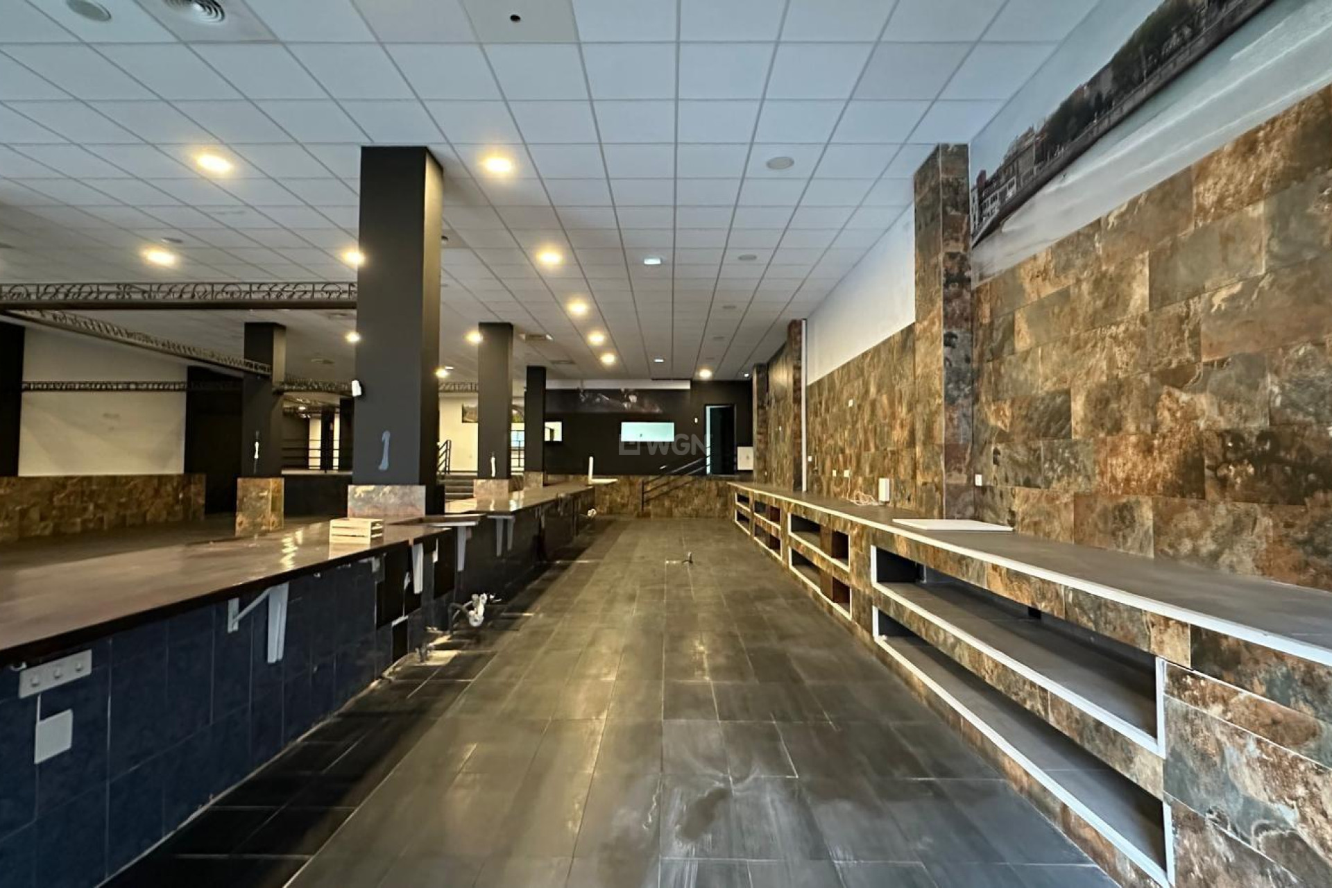 Odsprzedaż - Reklama w telewizji - Torrevieja - Paseo Maritimo