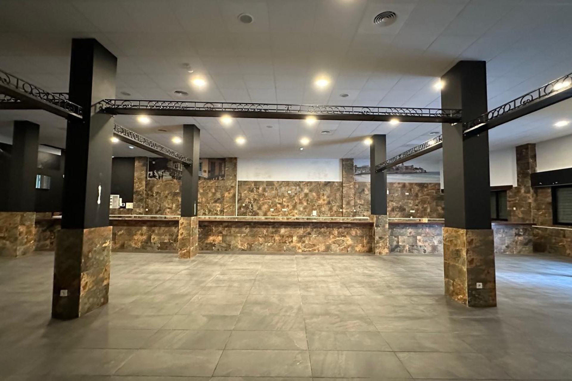 Odsprzedaż - Reklama w telewizji - Torrevieja - Paseo Maritimo