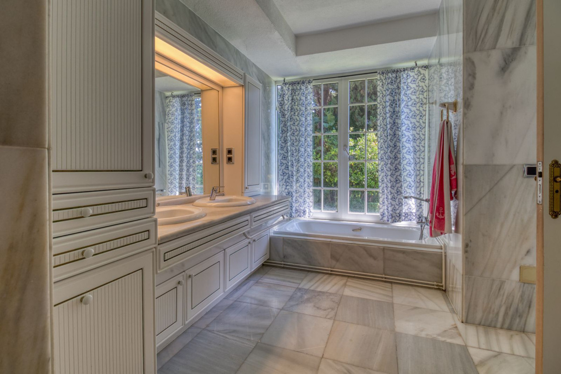 Odsprzedaż - Villa - Benalmadena - Costa del Sol