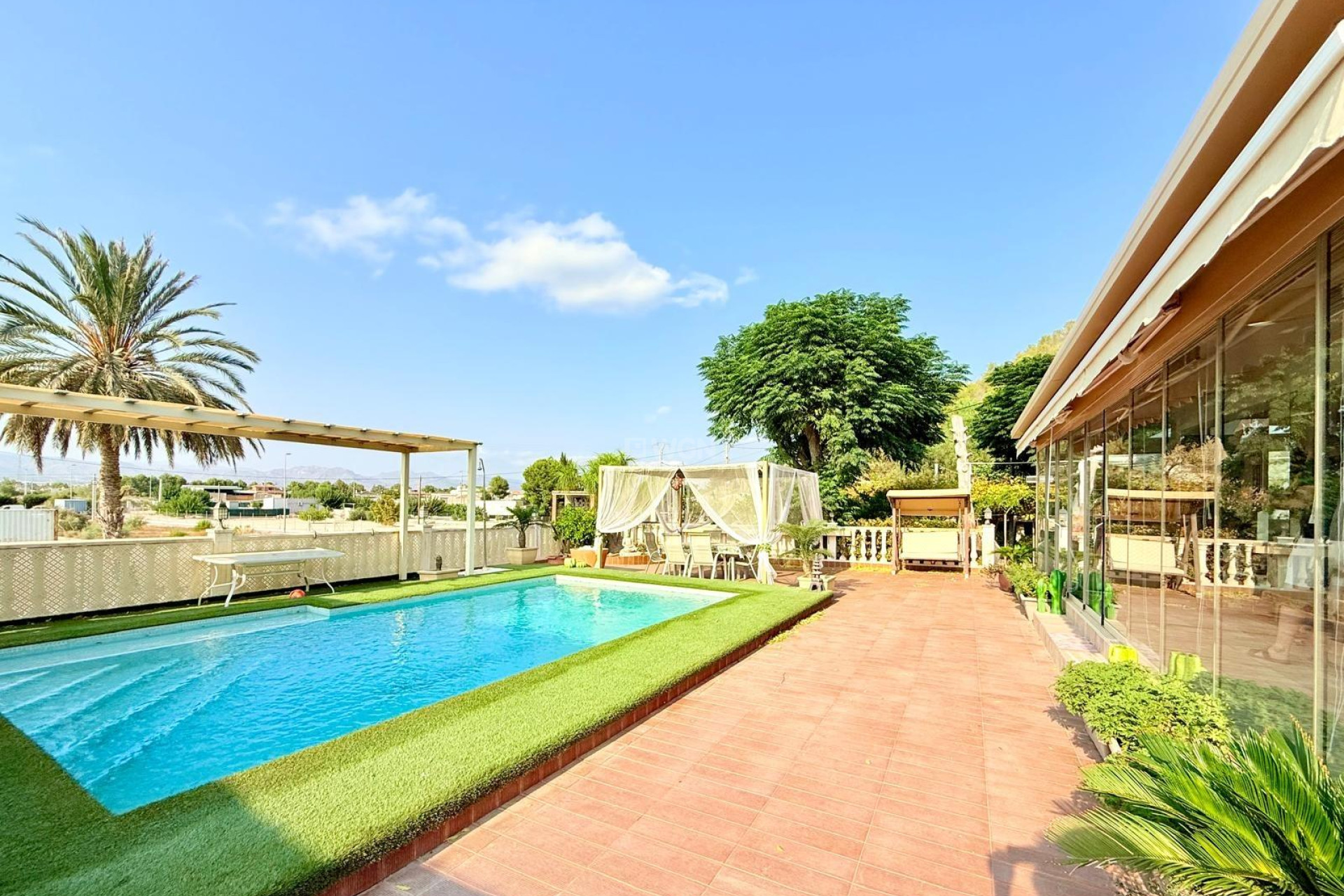 Odsprzedaż - Villa - Benferri