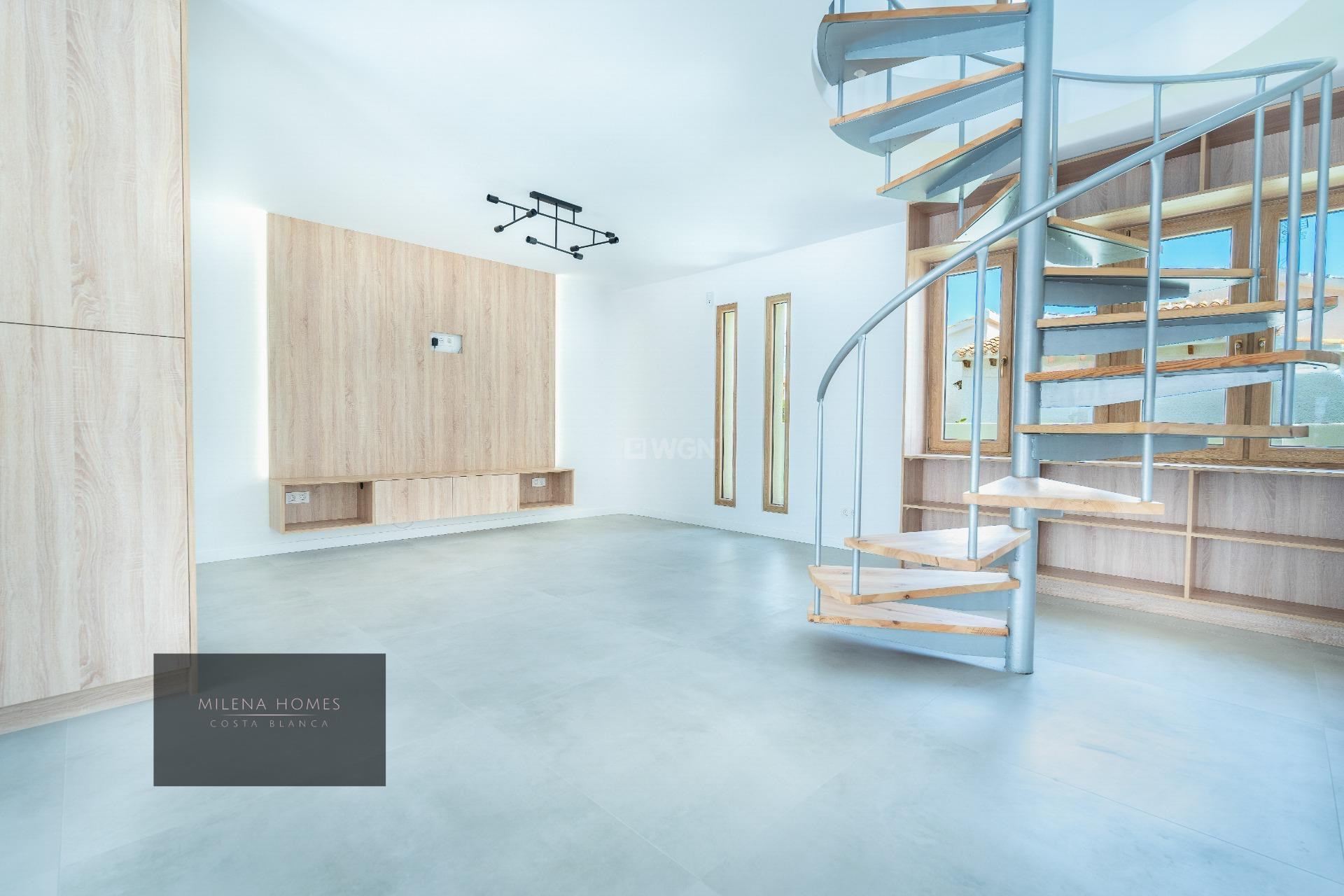 Odsprzedaż - Villa - Cabo Roig