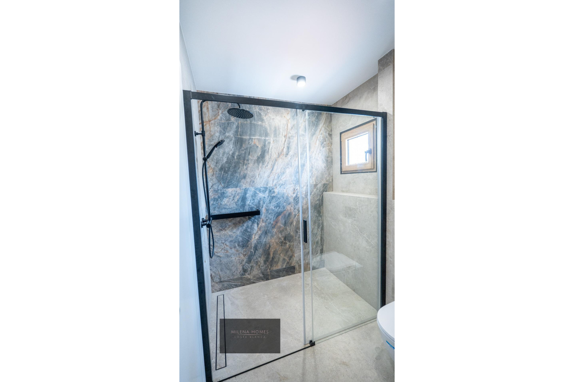 Odsprzedaż - Villa - Cabo Roig