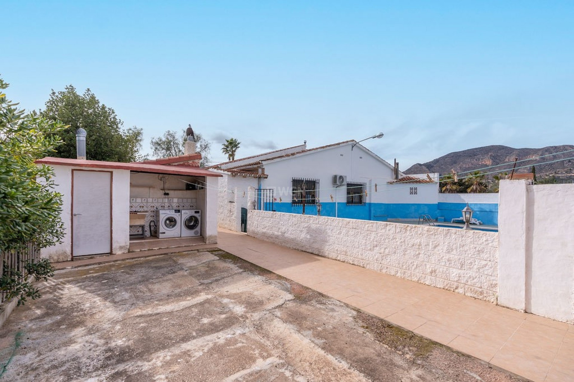 Odsprzedaż - Villa - Hondón de las Nieves - Inland