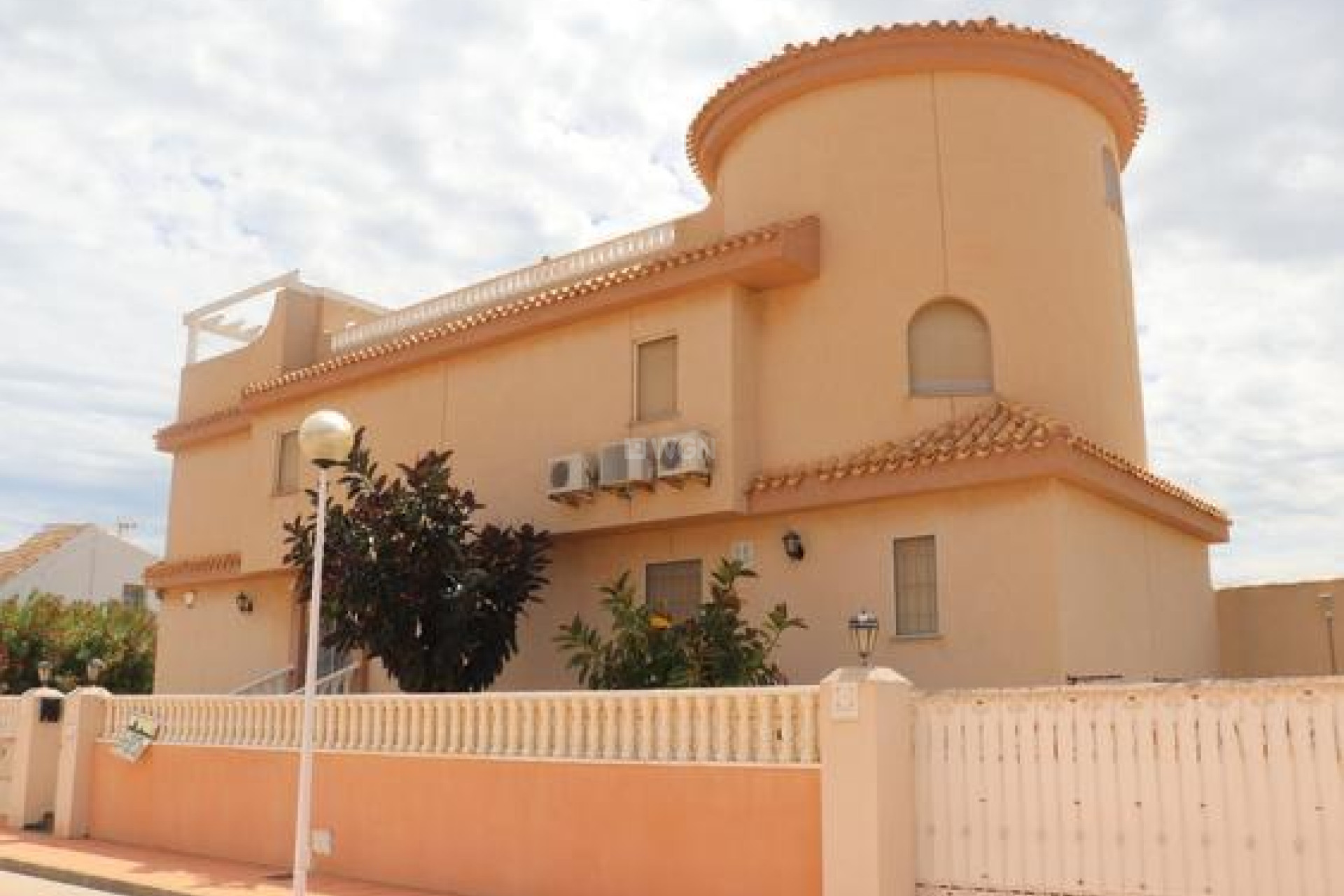 Odsprzedaż - Villa - La Manga del Mar Menor - Km 17