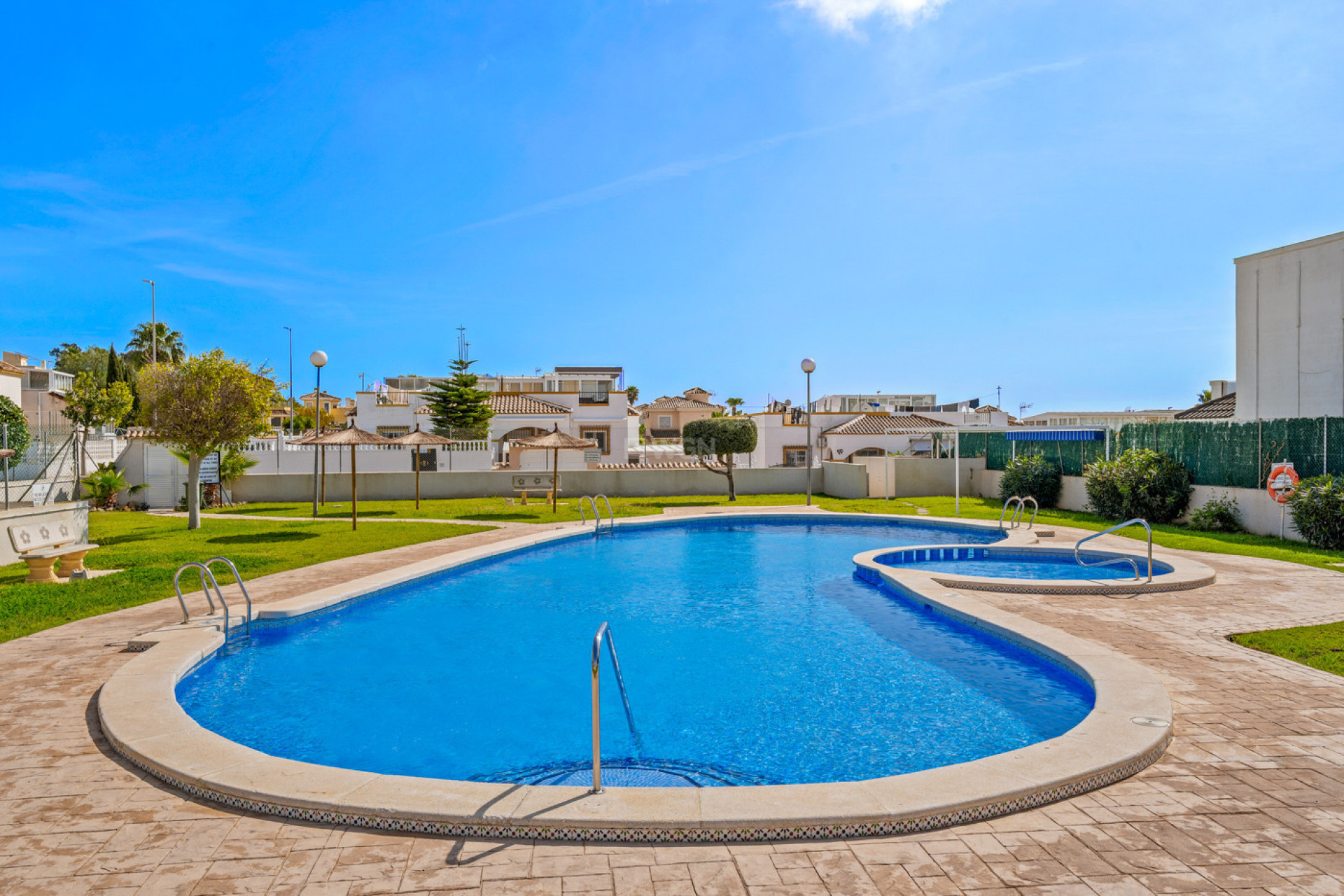 Odsprzedaż - Villa - La Marina - Costa Blanca