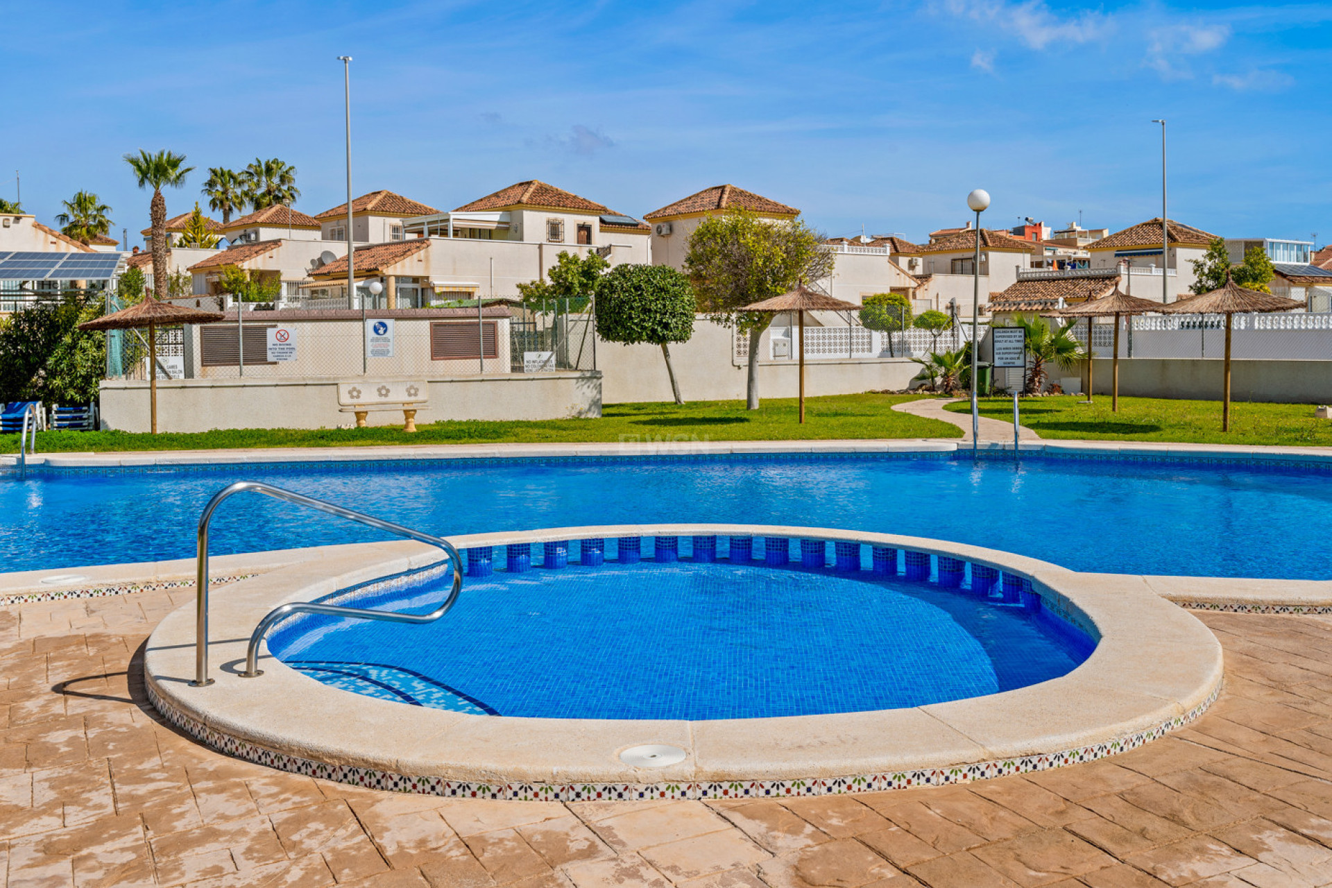 Odsprzedaż - Villa - La Marina - Costa Blanca