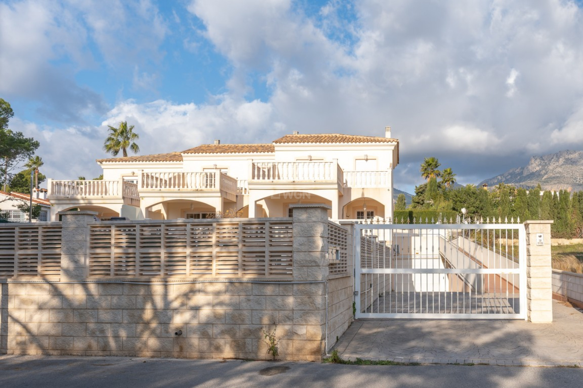 Odsprzedaż - Villa - La Nucía - Costa Blanca