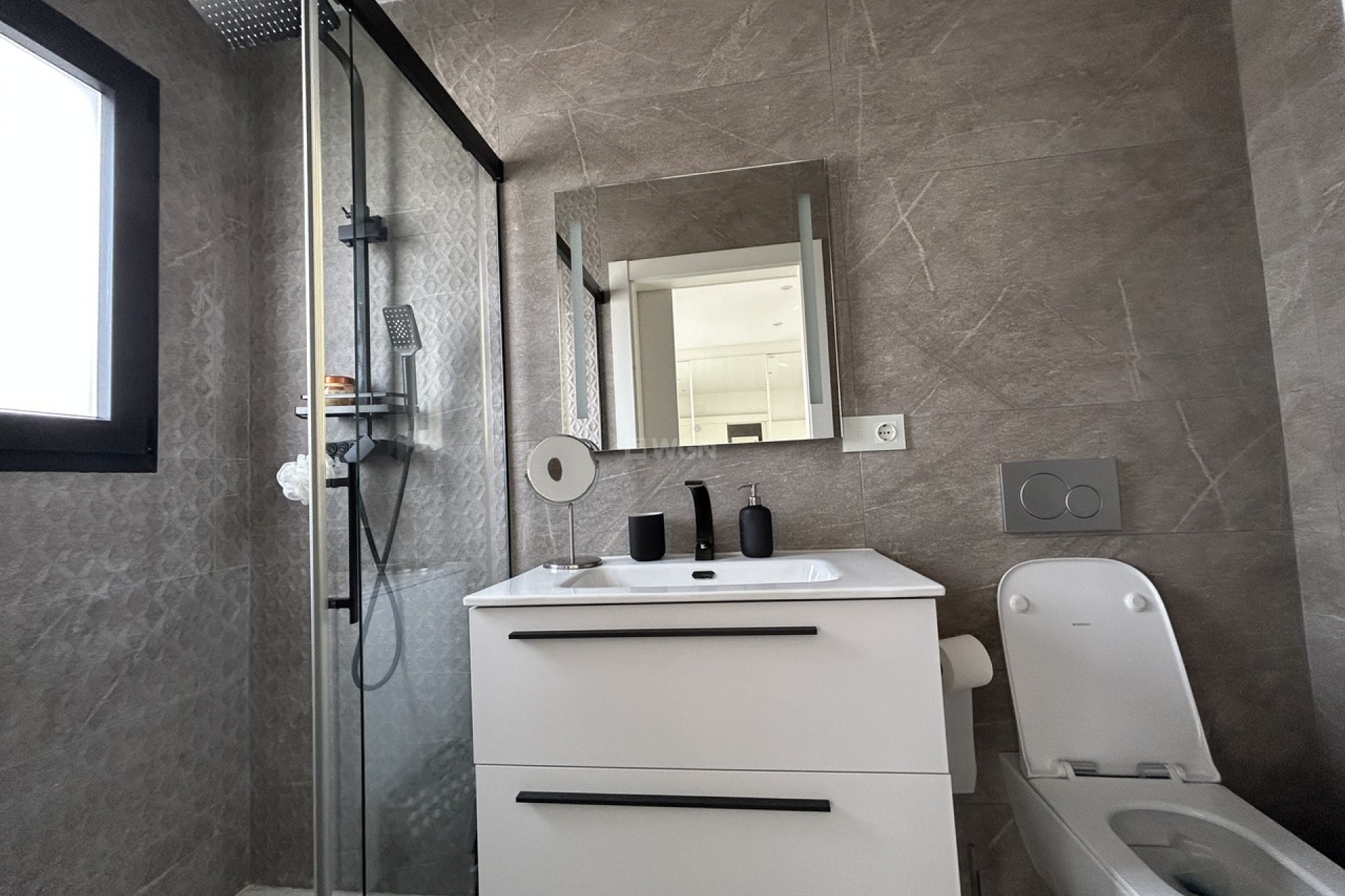 Odsprzedaż - Villa - Los Balcones - Costa Blanca