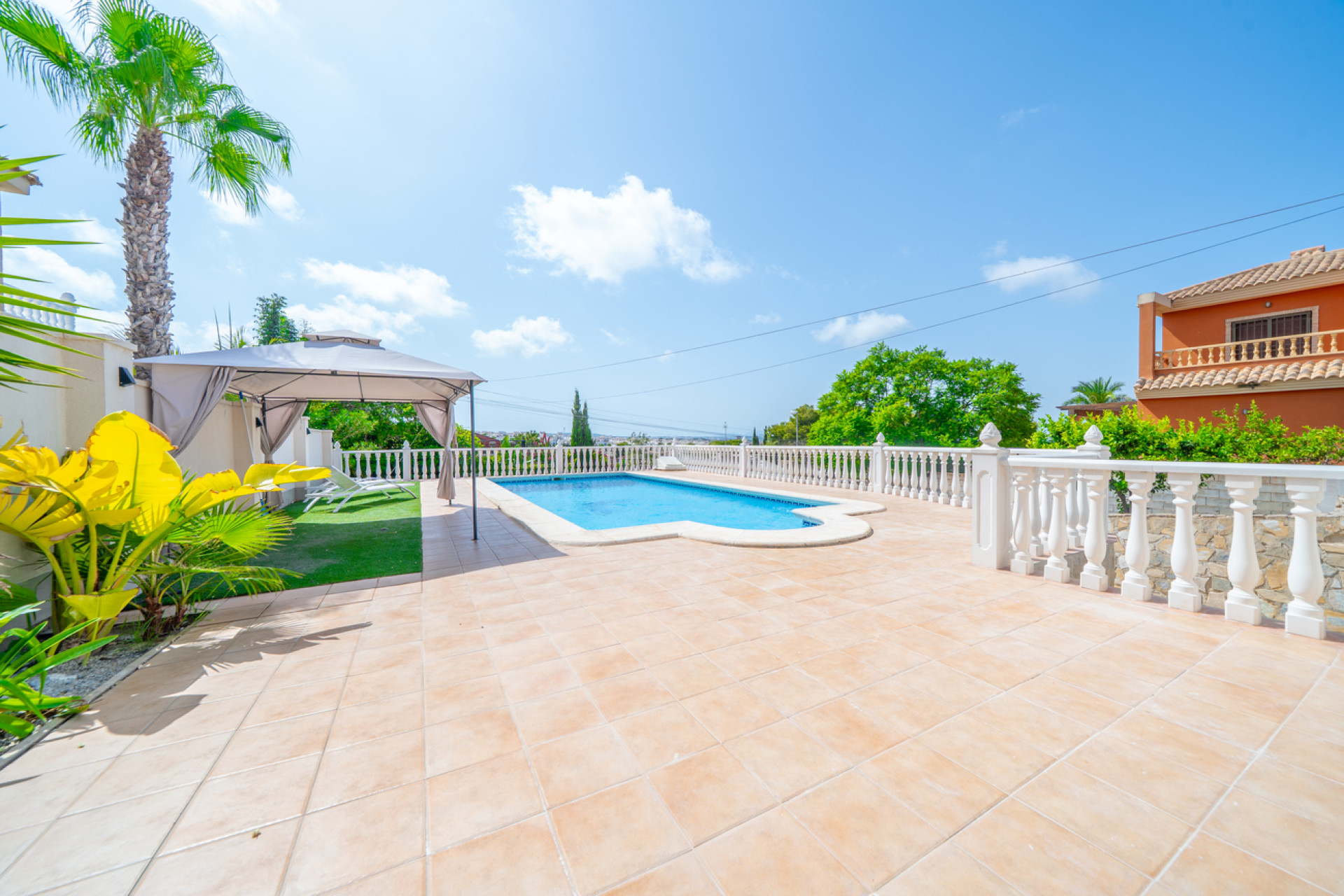 Odsprzedaż - Villa - Los Balcones - Costa Blanca