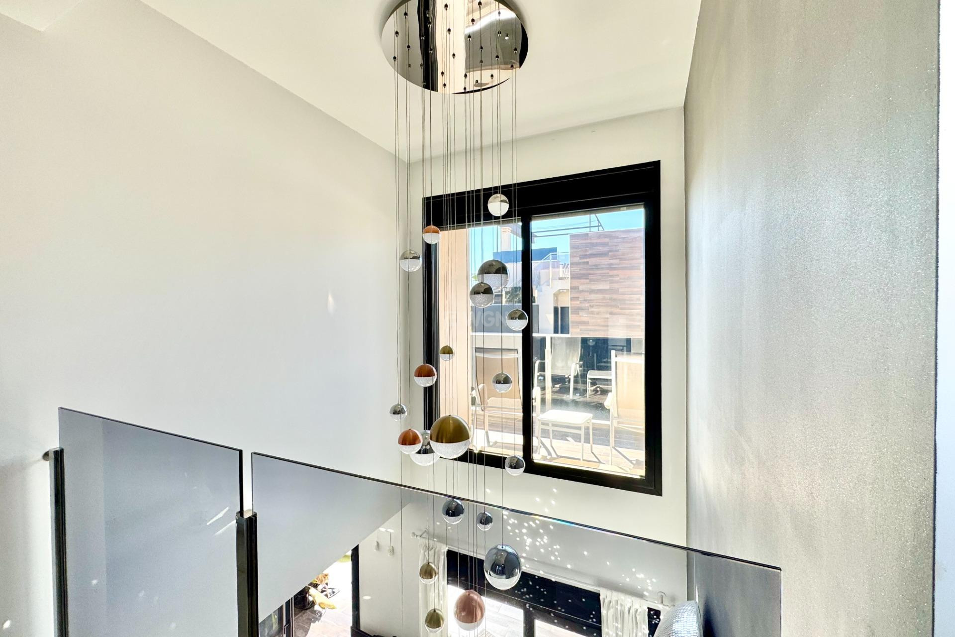 Odsprzedaż - Villa - Orihuela Costa - Lomas de Cabo Roig