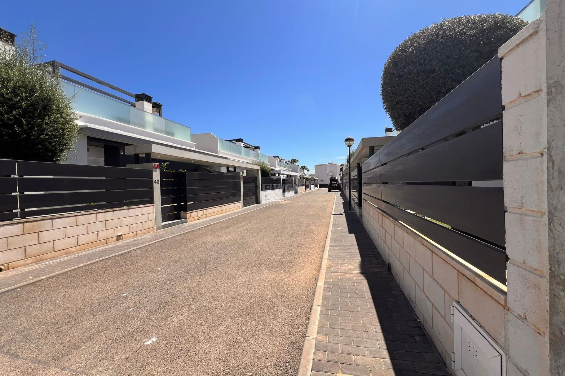 Odsprzedaż - Villa - Orihuela Costa - Lomas de Cabo Roig