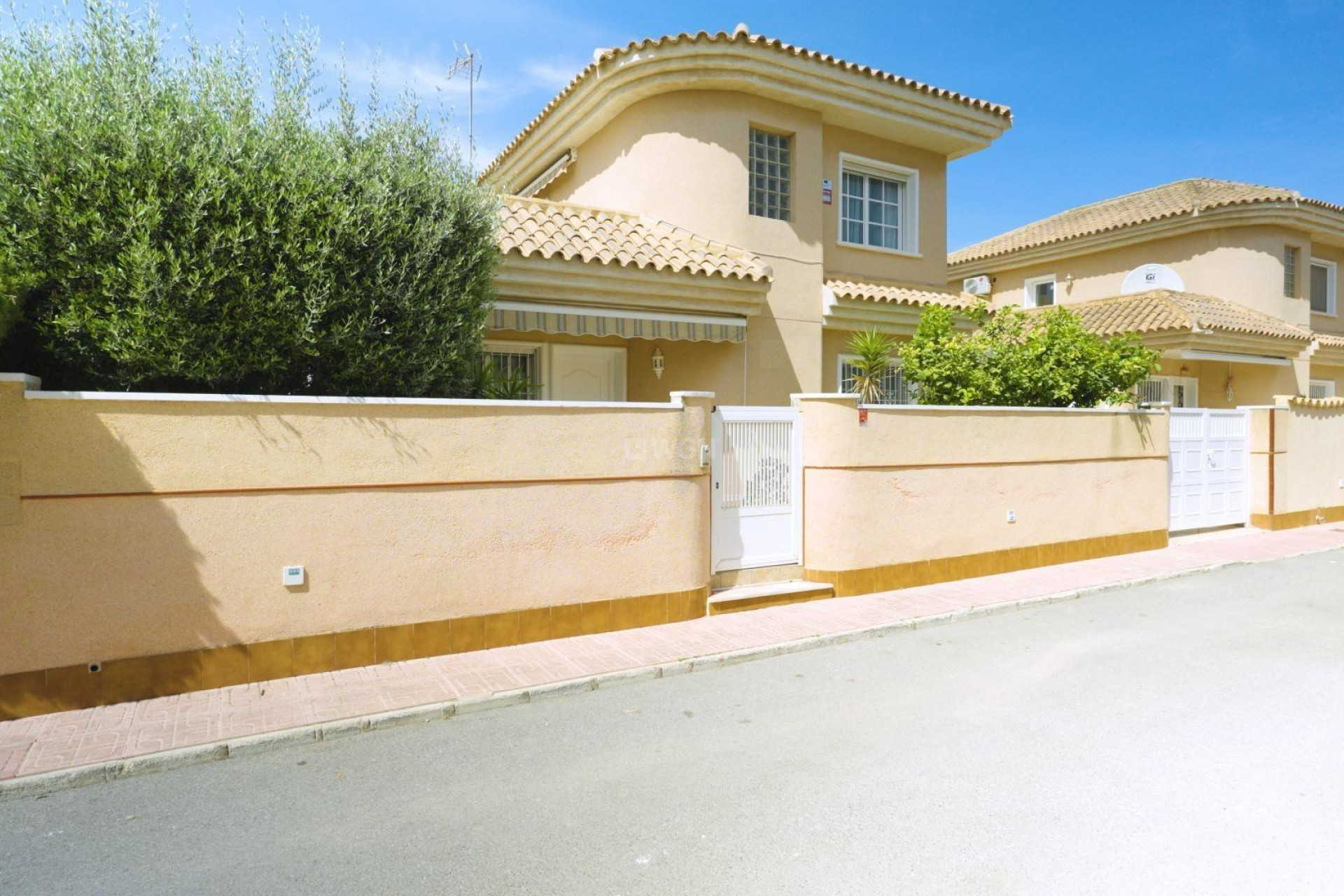 Odsprzedaż - Villa - Orihuela Costa - Punta Prima