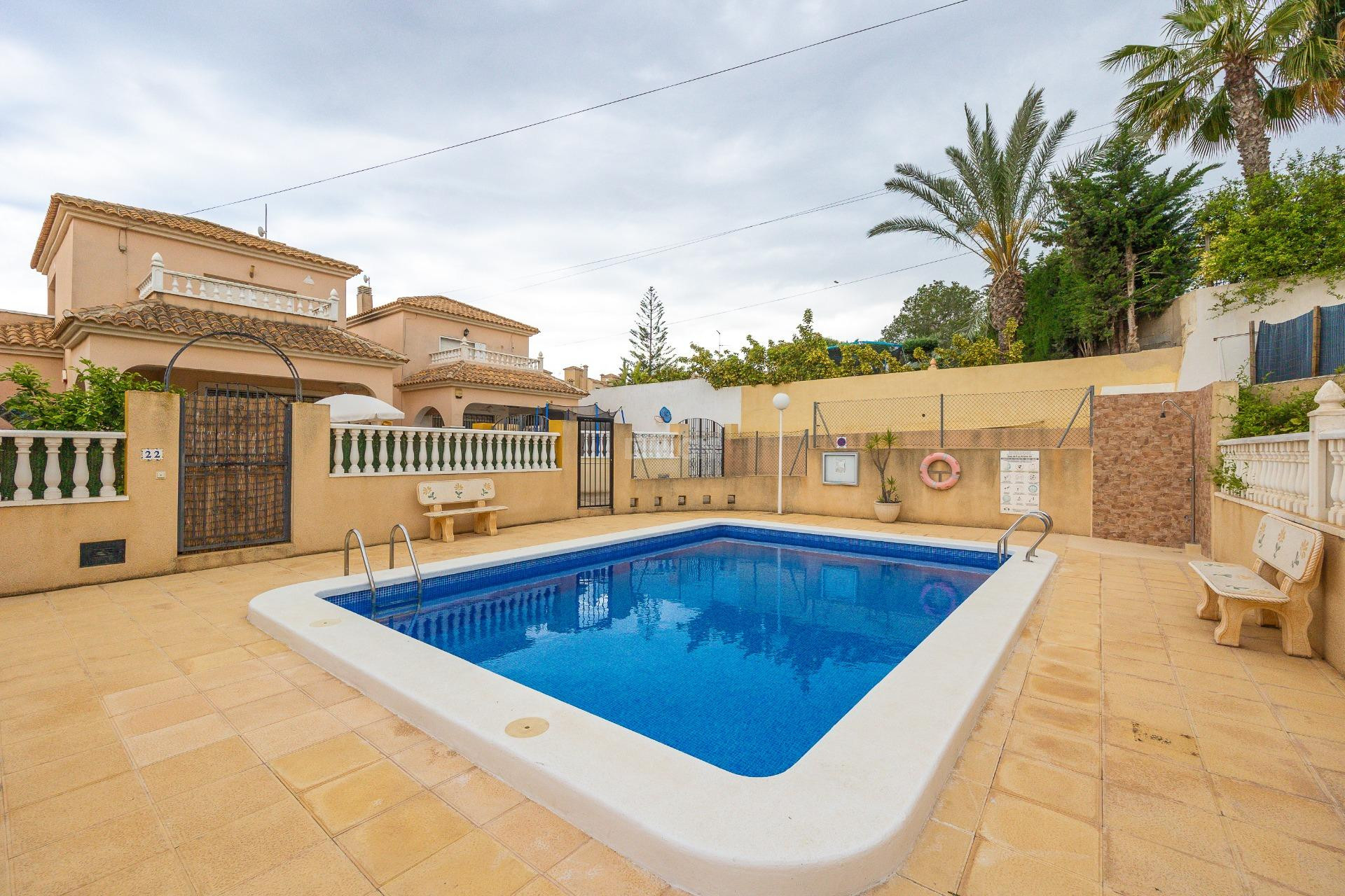 Odsprzedaż - Villa - Orihuela Costa - Villamartín-las Filipinas