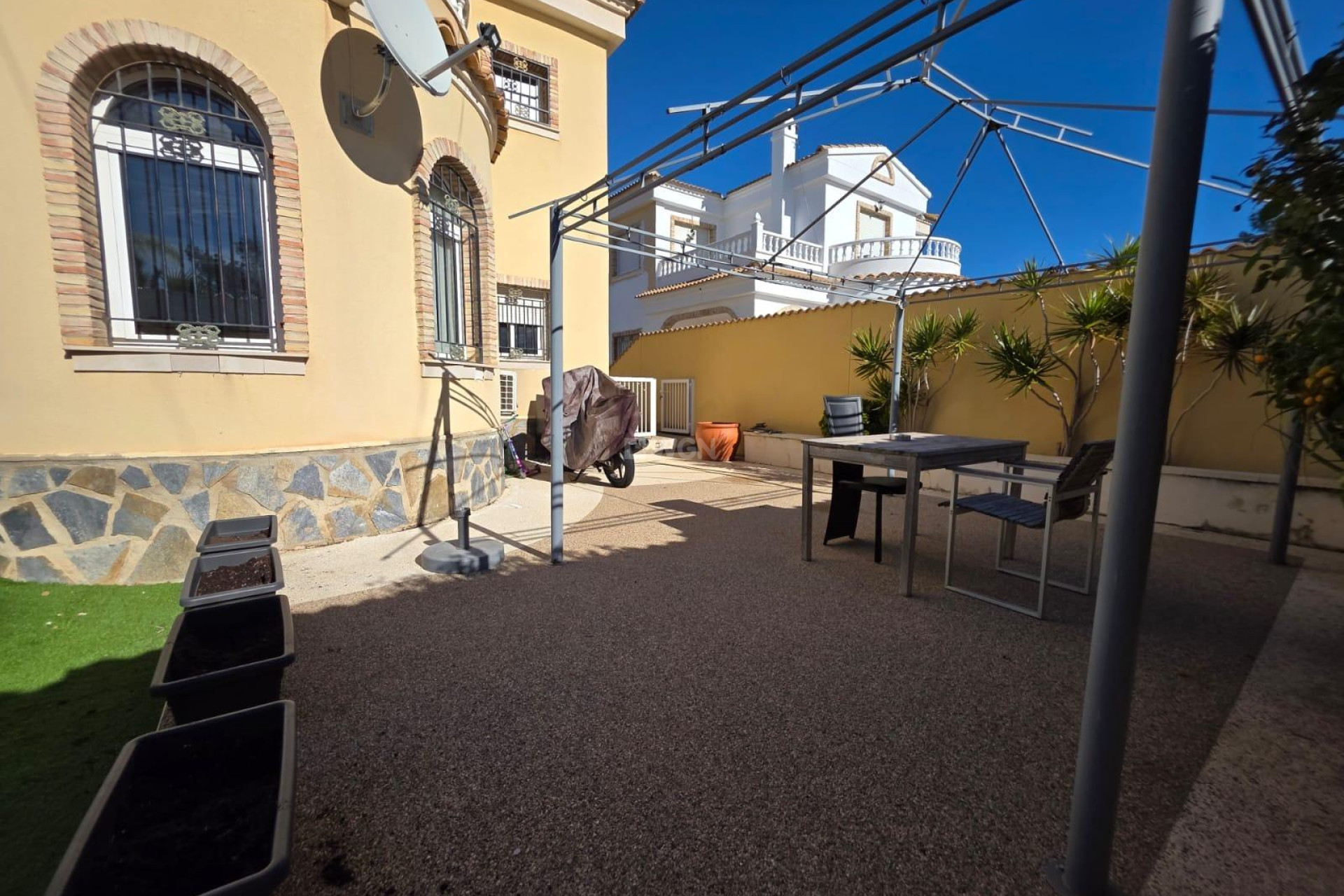 Odsprzedaż - Villa - Orihuela Costa - Villamartín-las Filipinas