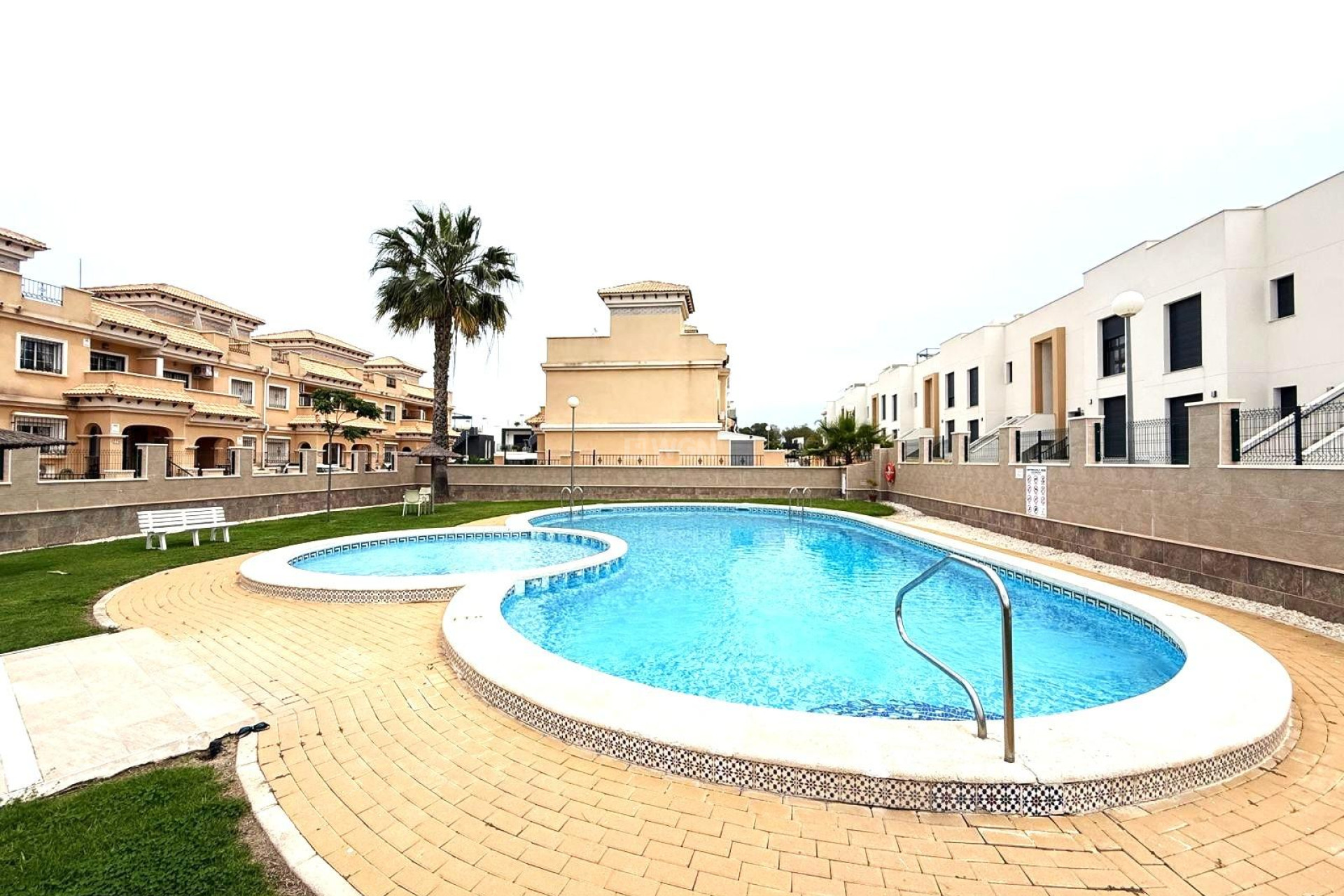 Odsprzedaż - Villa - Orihuela Costa - Villamartín