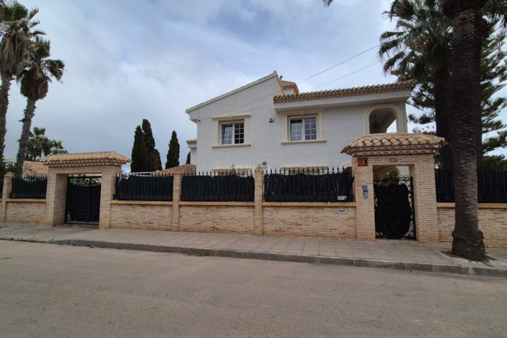 Odsprzedaż - Villa - Orihuela - Inland