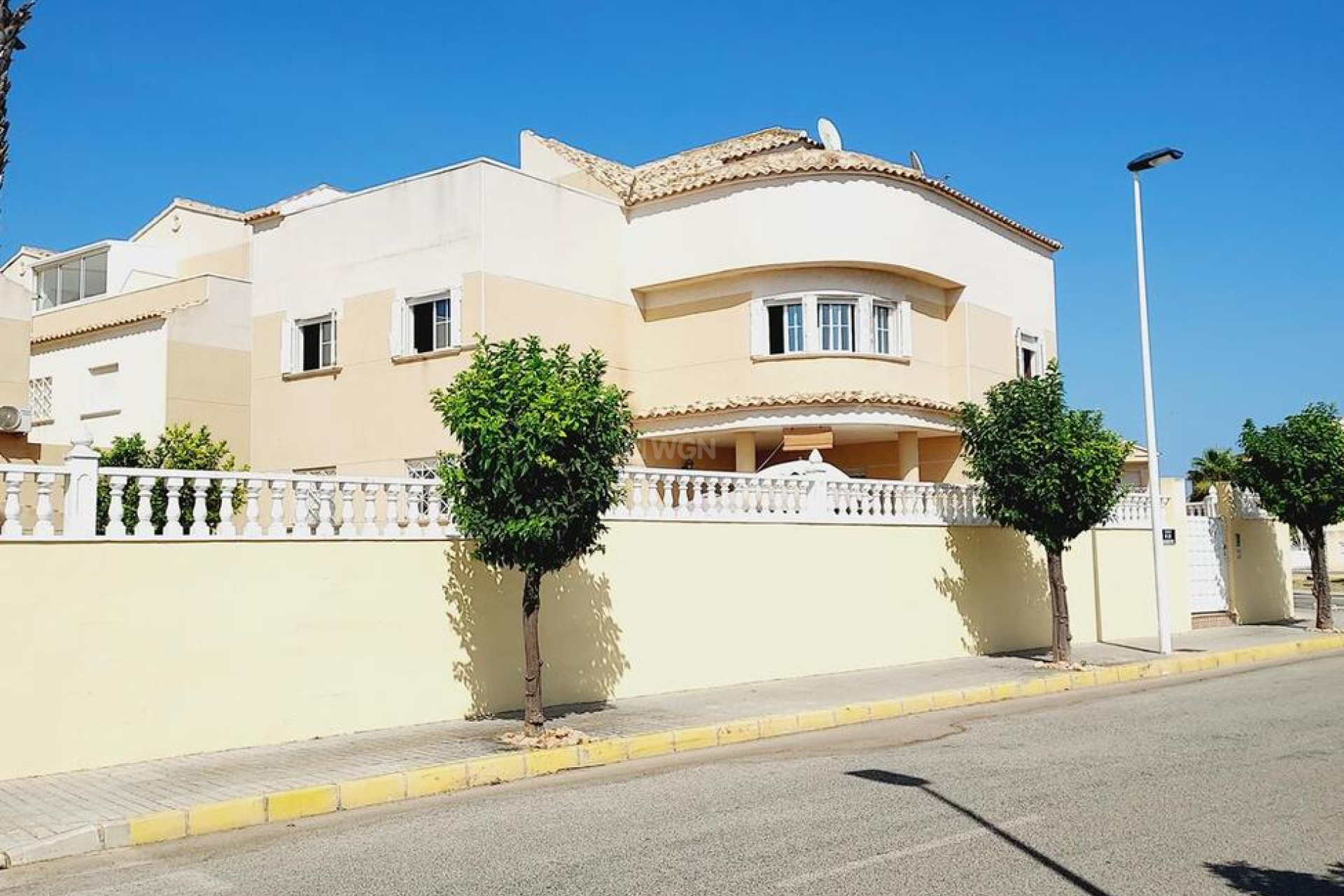 Odsprzedaż - Villa - Torrevieja - BAÑOS DE EUROPA LAS TORRETAS