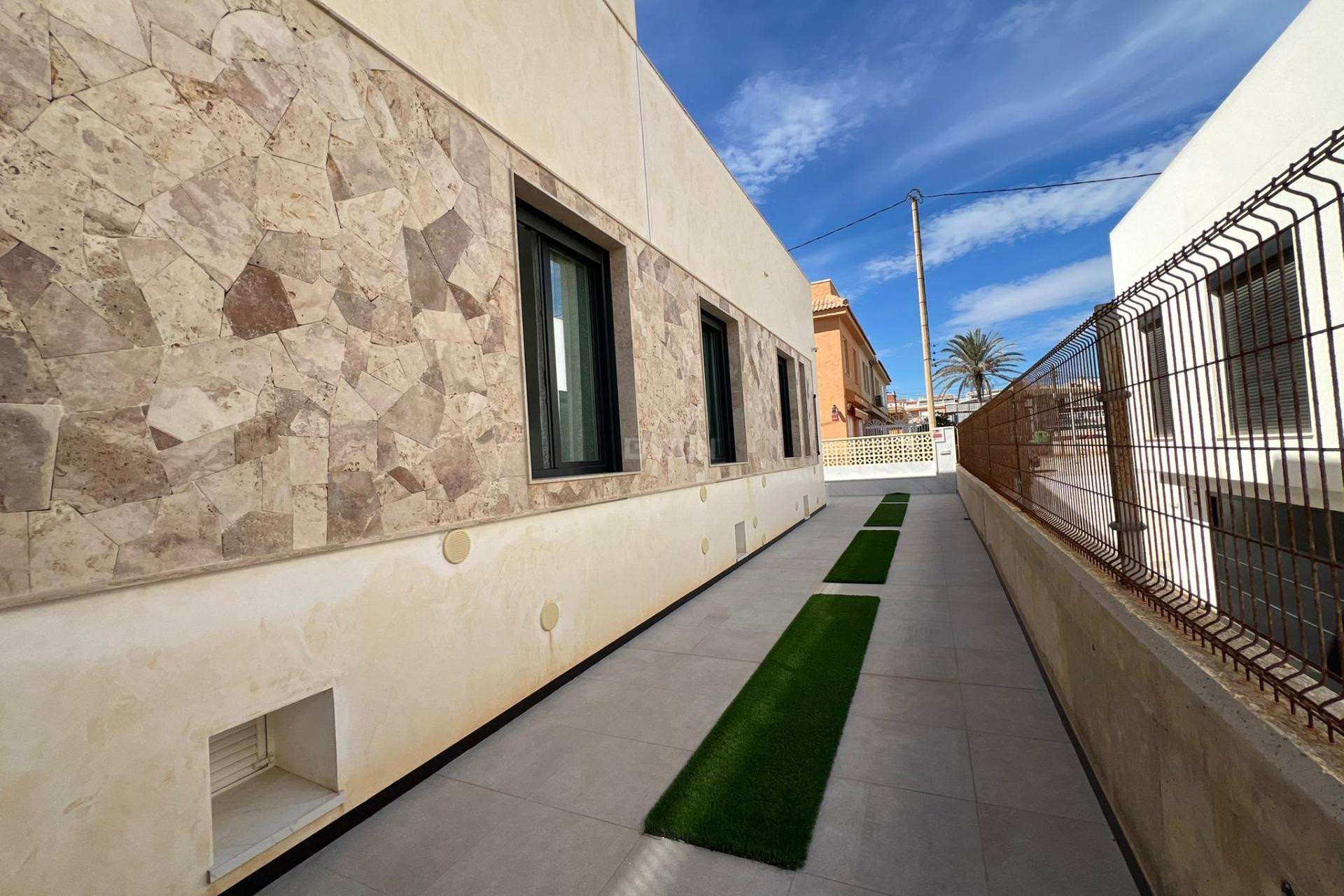 Odsprzedaż - Villa - Torrevieja - La Mata