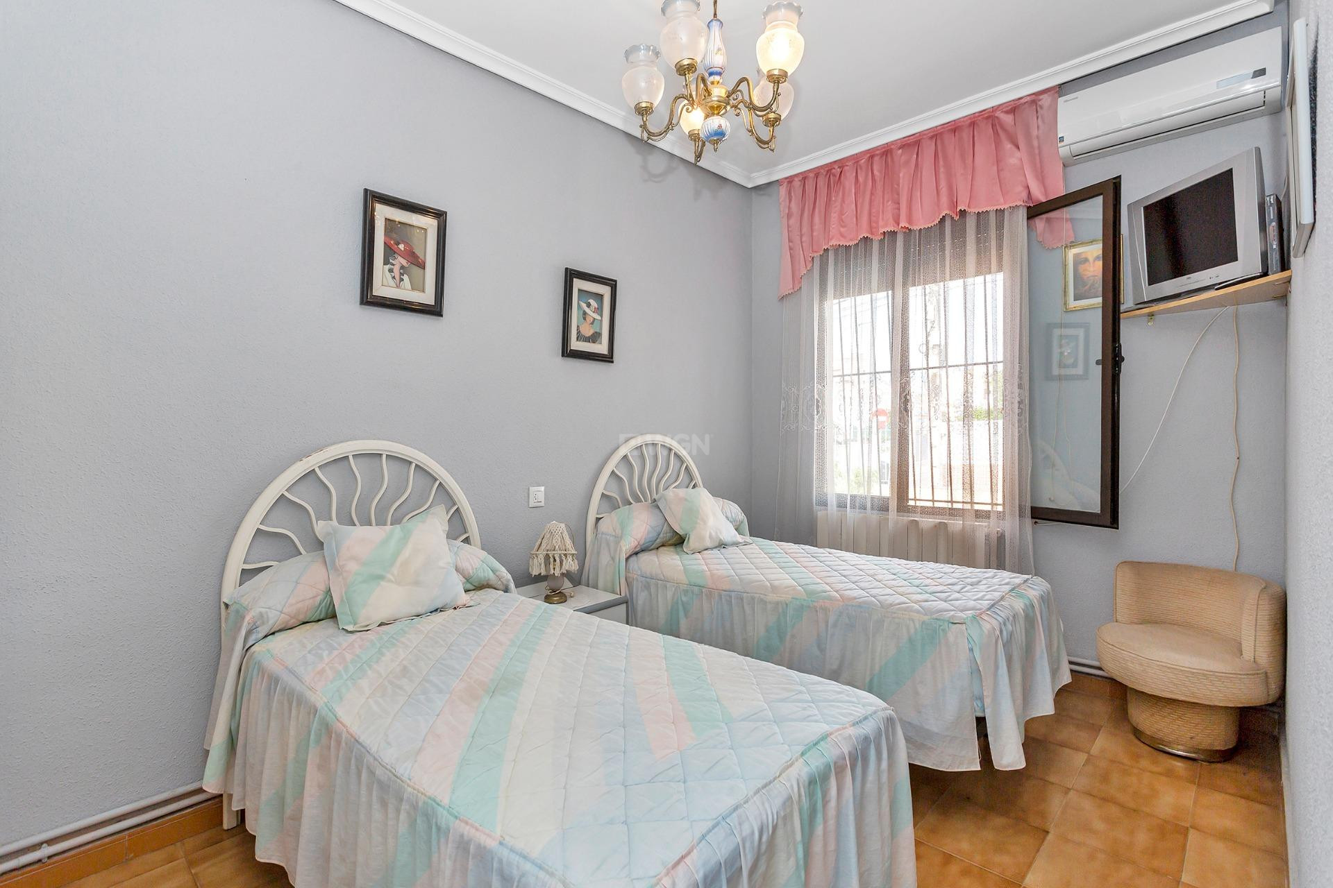 Odsprzedaż - Villa - Torrevieja - Nueva Torrevieja