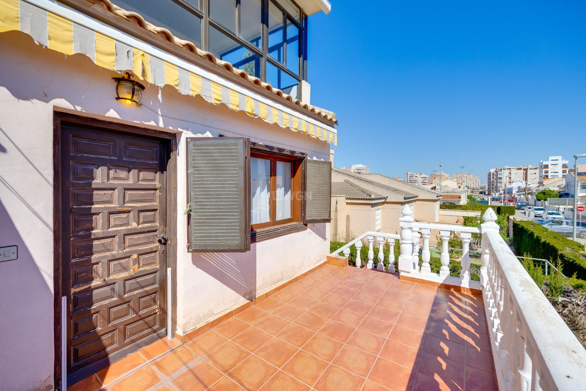 Odsprzedaż - Villa - Torrevieja - Nueva Torrevieja