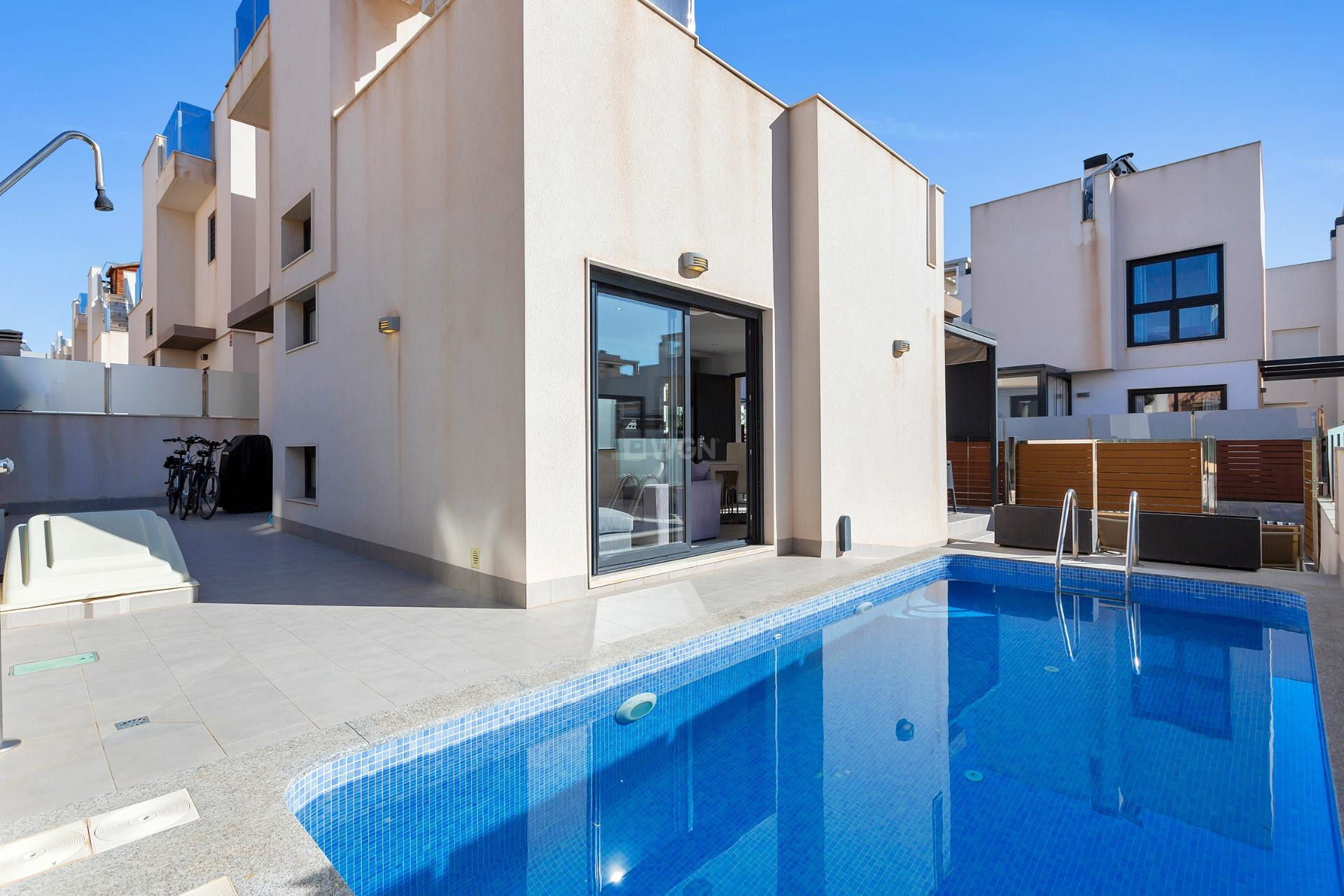 Odsprzedaż - Villa - Torrevieja - Sector 25