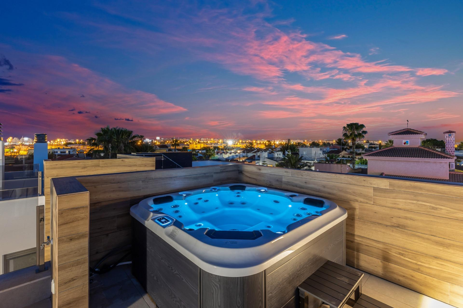 Odsprzedaż - Villa - Torrevieja - Torreta Florida