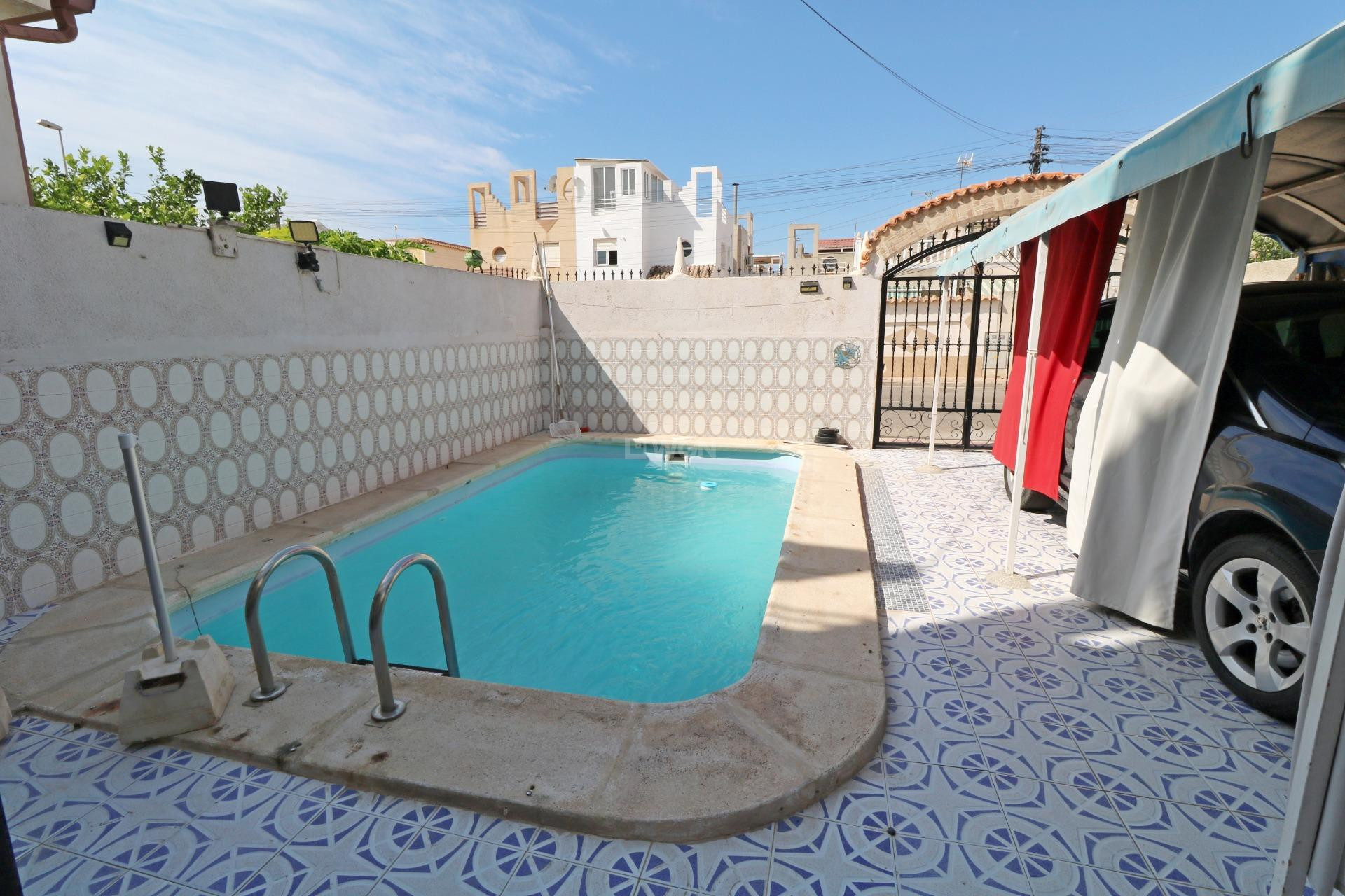 Odsprzedaż - Villa - Torrevieja - Torretas