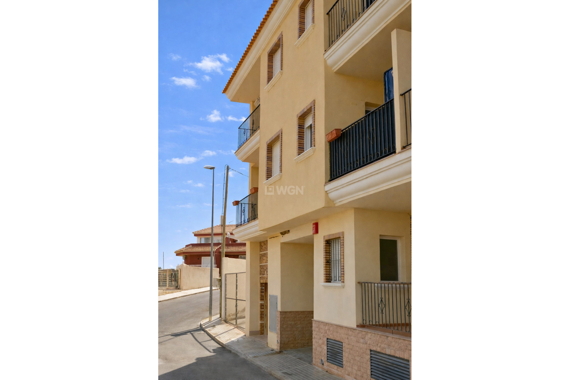 Resale - Apartment / flat - 2778 - Inland