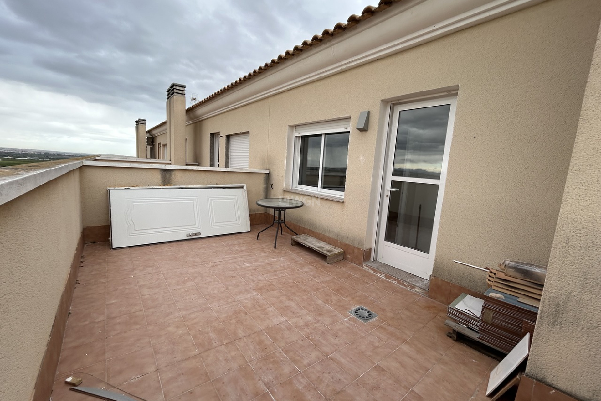 Resale - Apartment / flat - 2778 - Inland