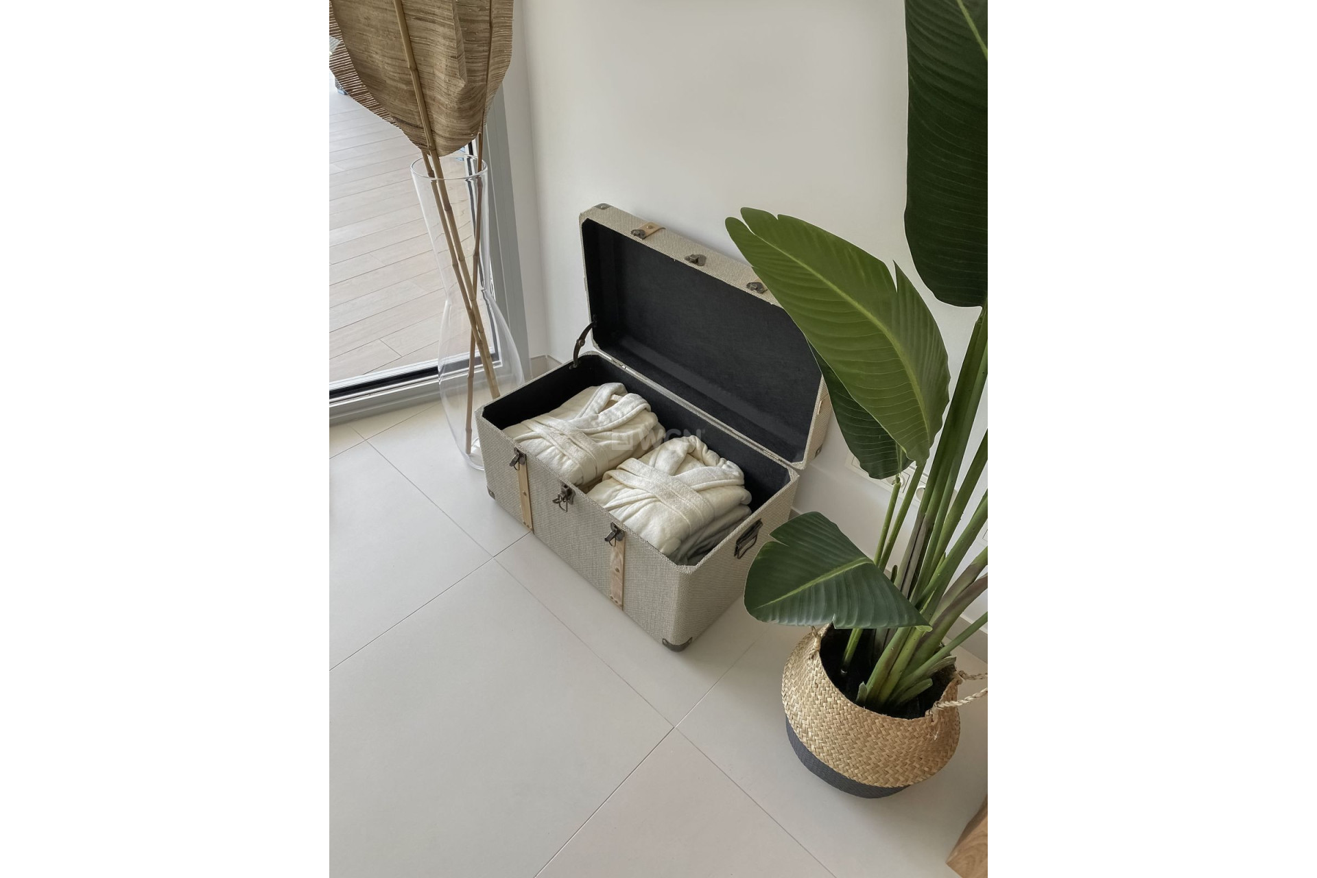 Resale - Apartment / flat - Carvajal - Costa del Sol