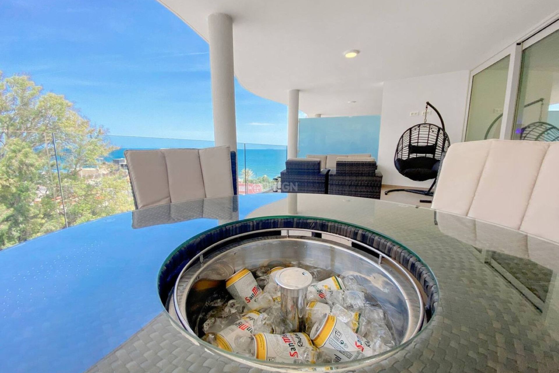 Resale - Apartment / flat - Carvajal - Costa del Sol