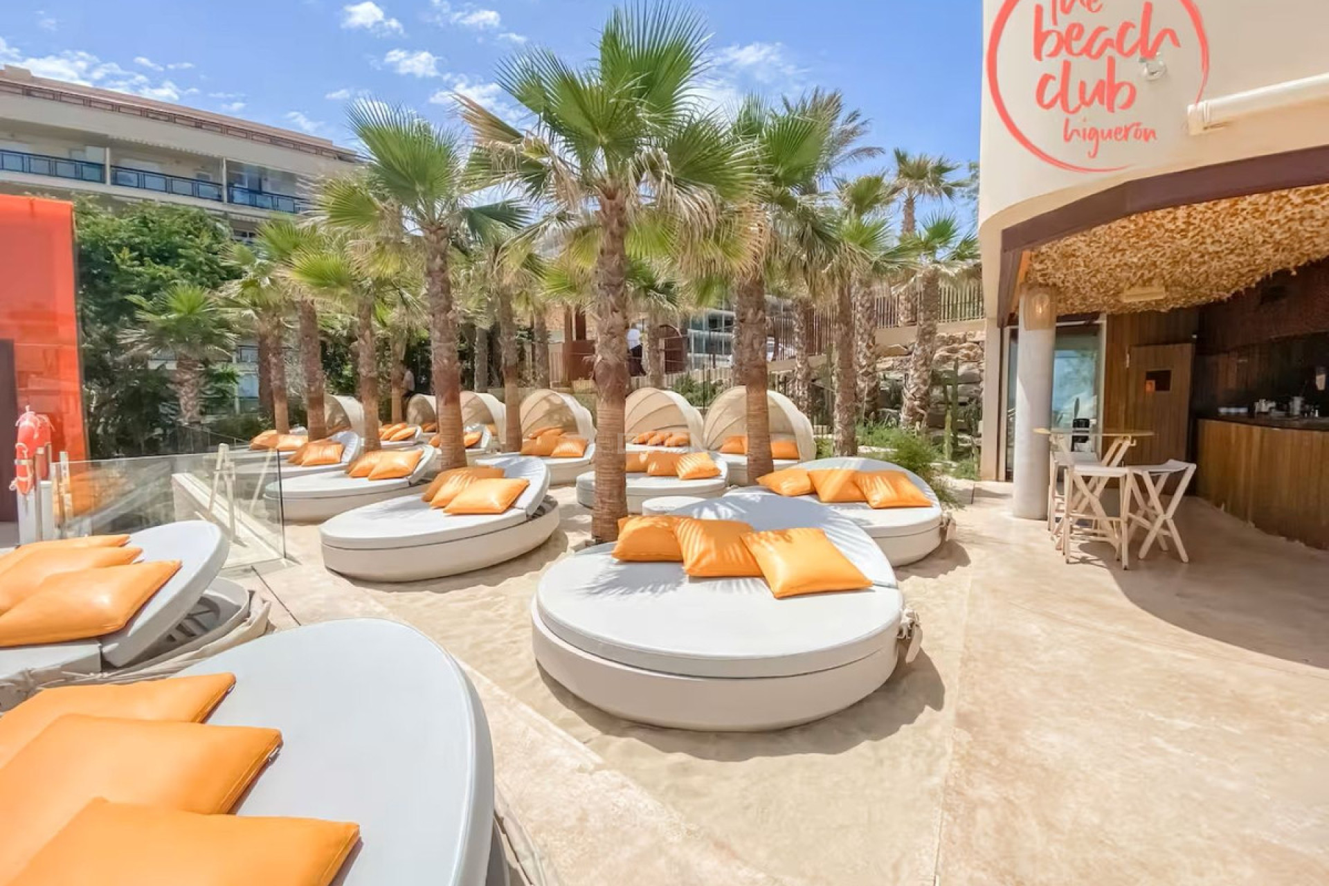 Resale - Apartment / flat - Carvajal - Costa del Sol