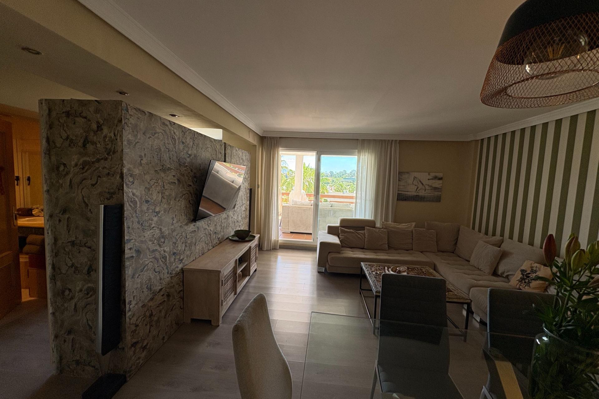 Resale - Apartment / flat - Estepona - Parque Selwo Aventura