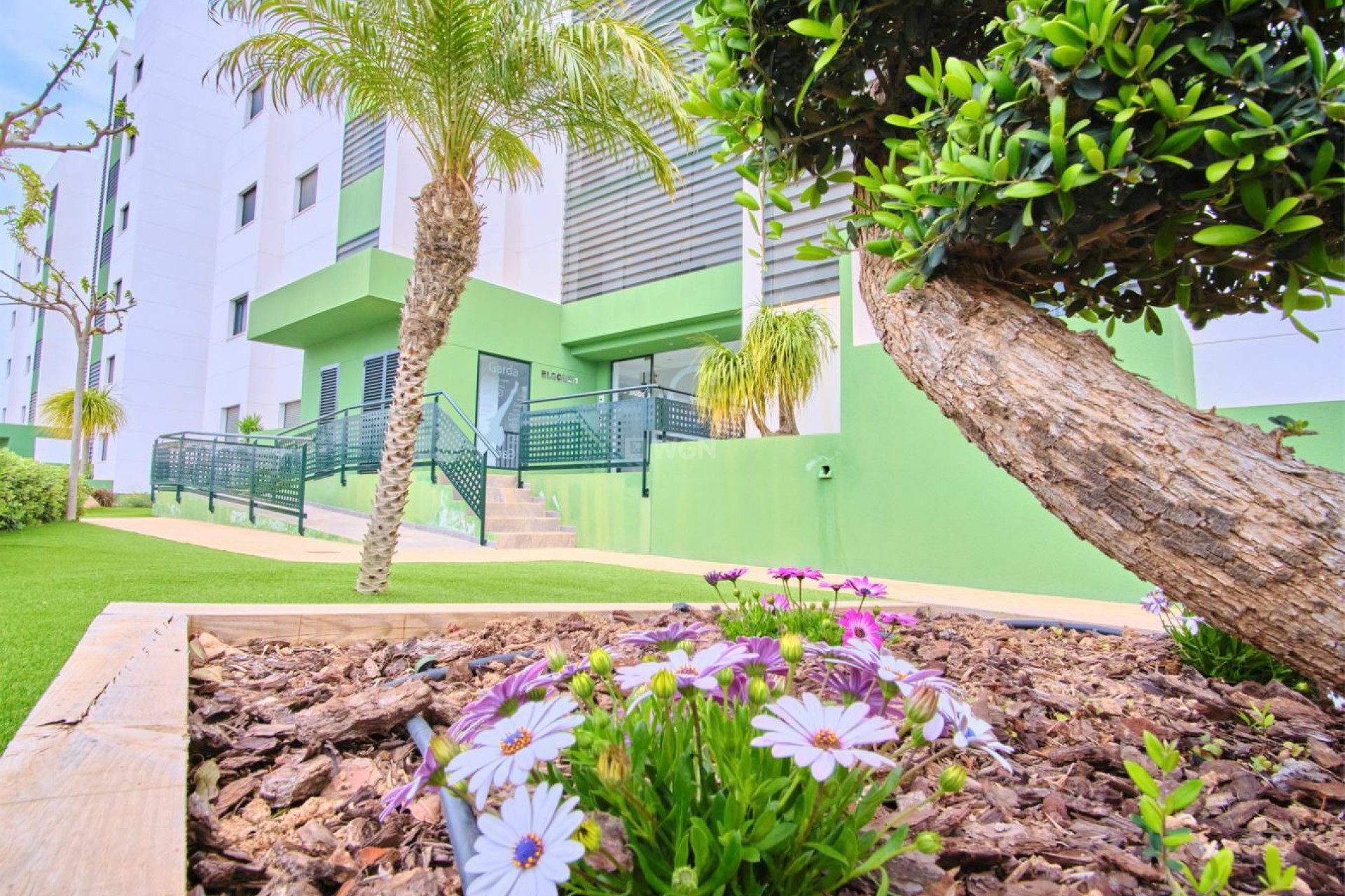 Resale - Apartment / flat - Mil Palmeras - Costa Blanca