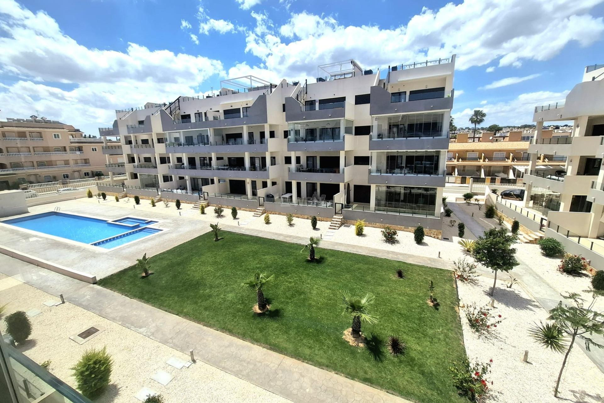 Resale - Apartment / flat - Orihuela Costa - Villamartín