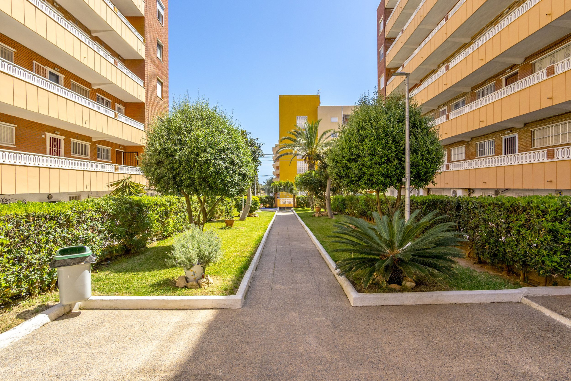 Resale - Apartment / flat - Punta Prima - Costa Blanca