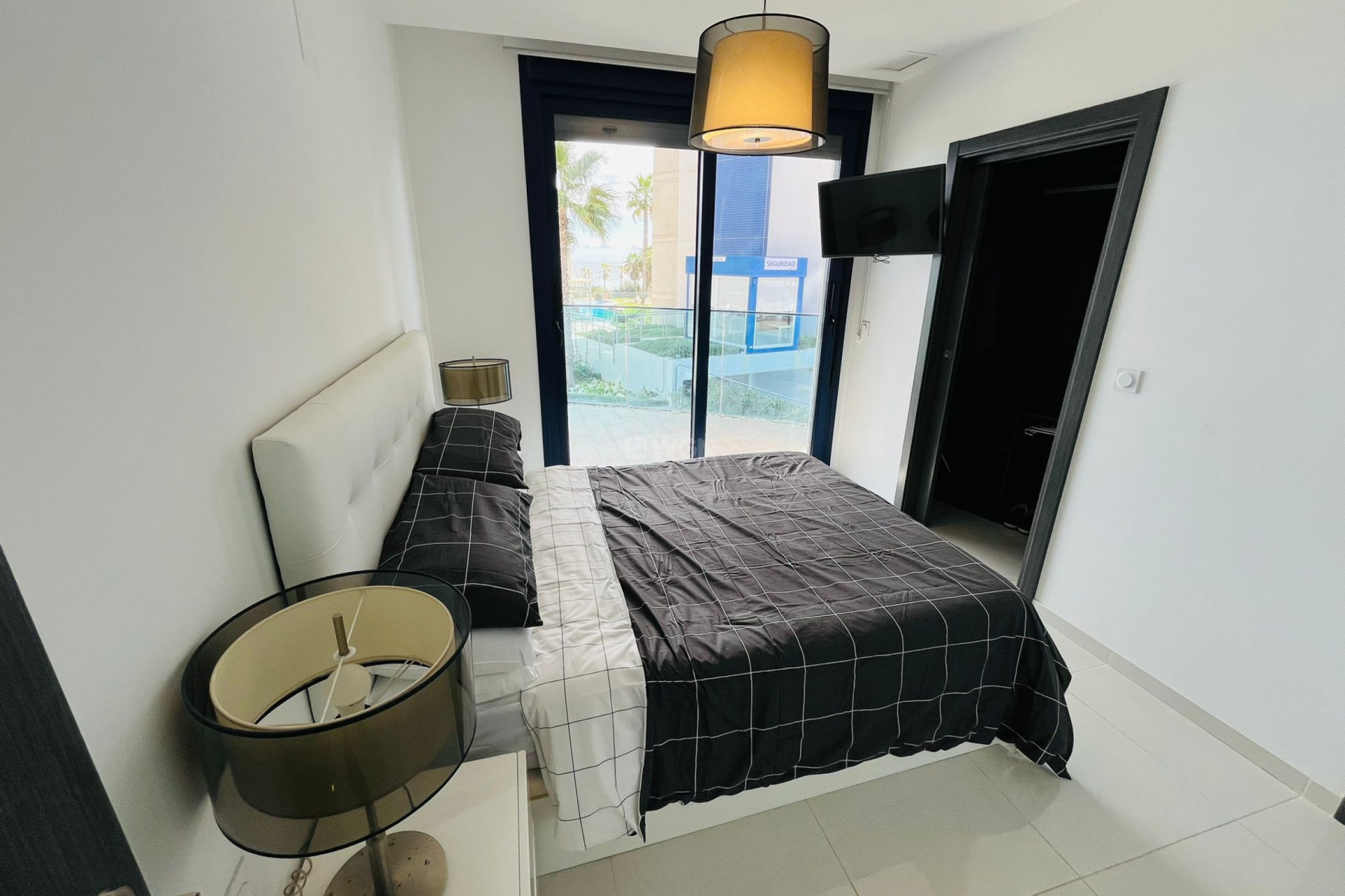 Resale - Apartment / flat - Punta Prima - Costa Blanca