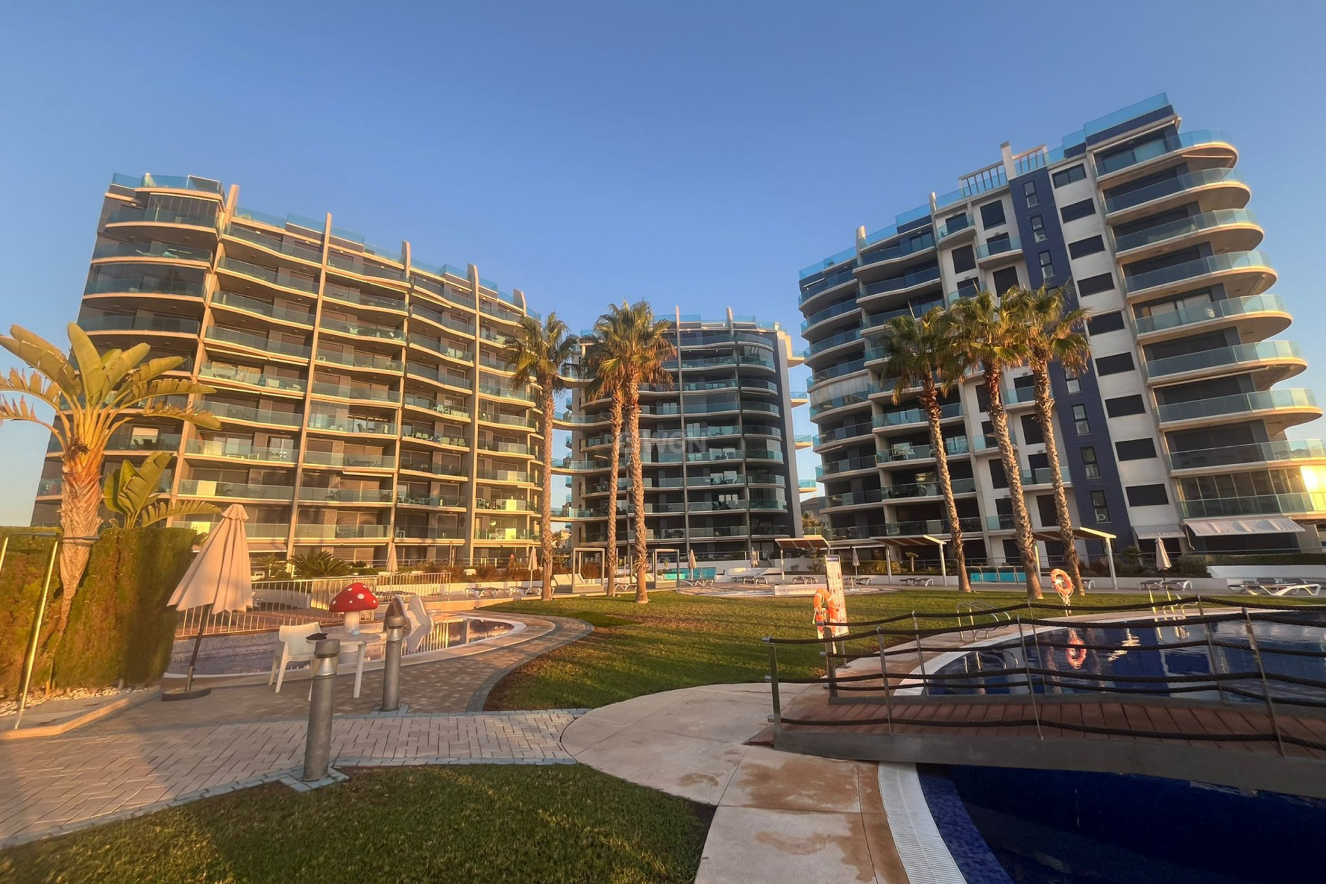 Resale - Apartment / flat - Punta Prima - Costa Blanca