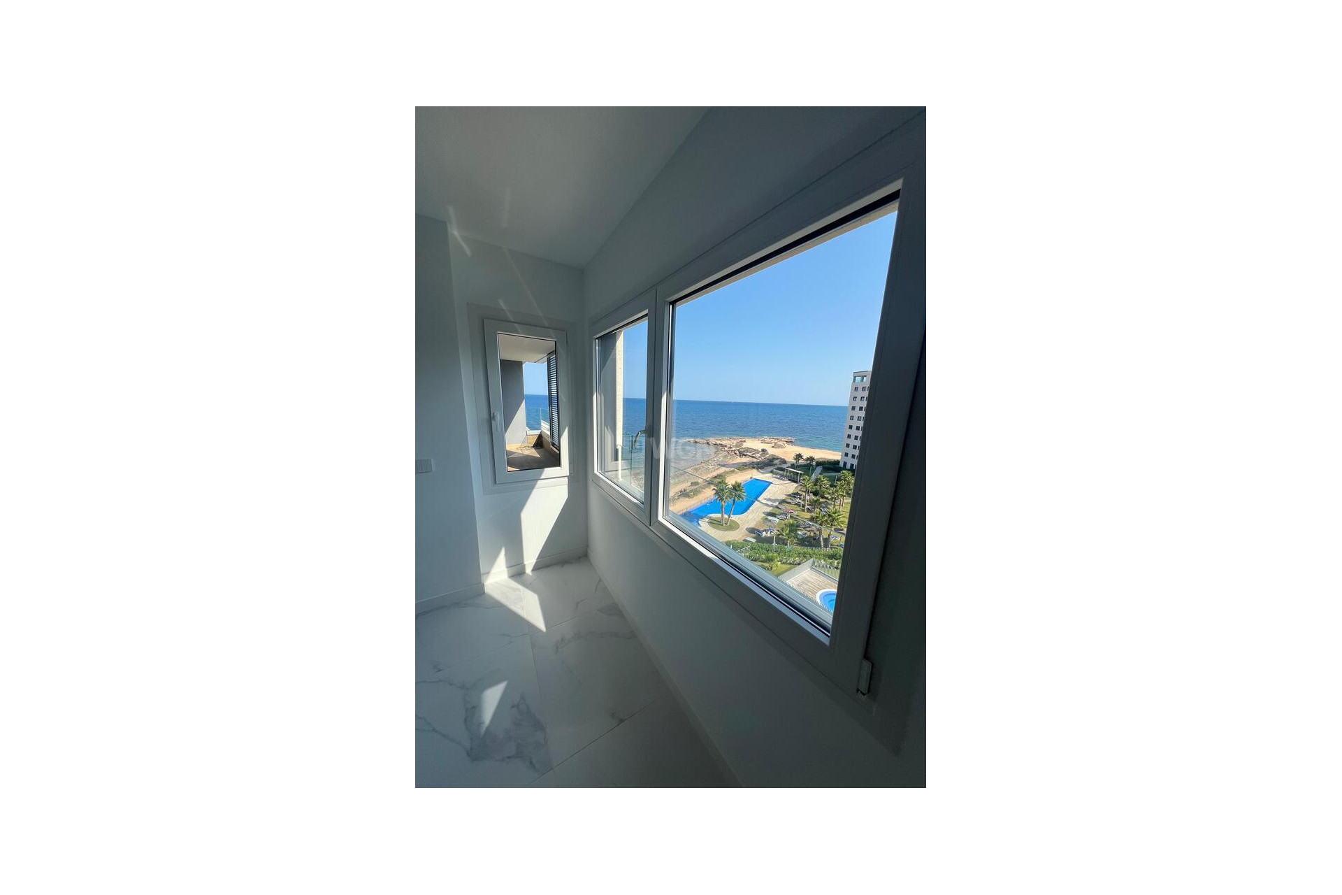 Resale - Apartment / flat - Punta Prima - Orihuela Costa