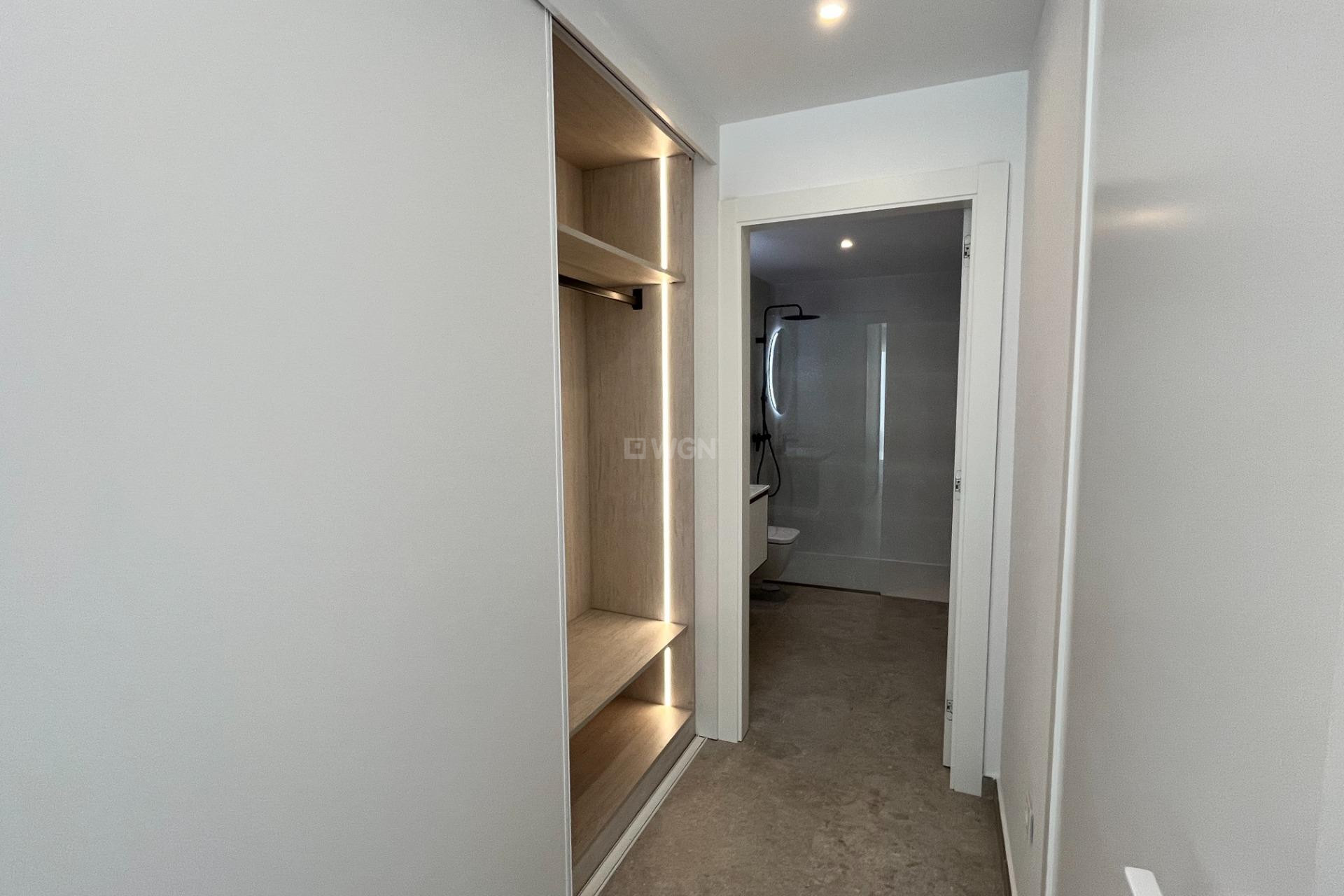 Resale - Apartment / flat - Torrevieja - aguas nuevas