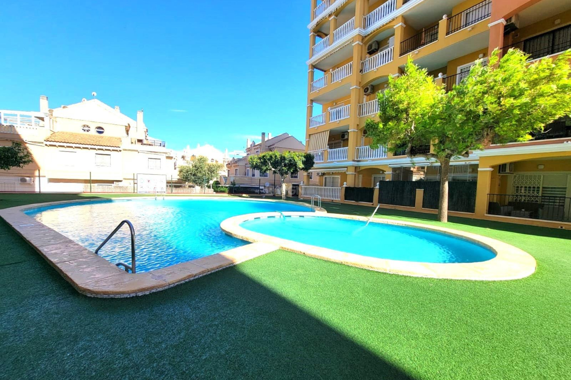 Resale - Apartment / flat - Torrevieja - aguas nuevas