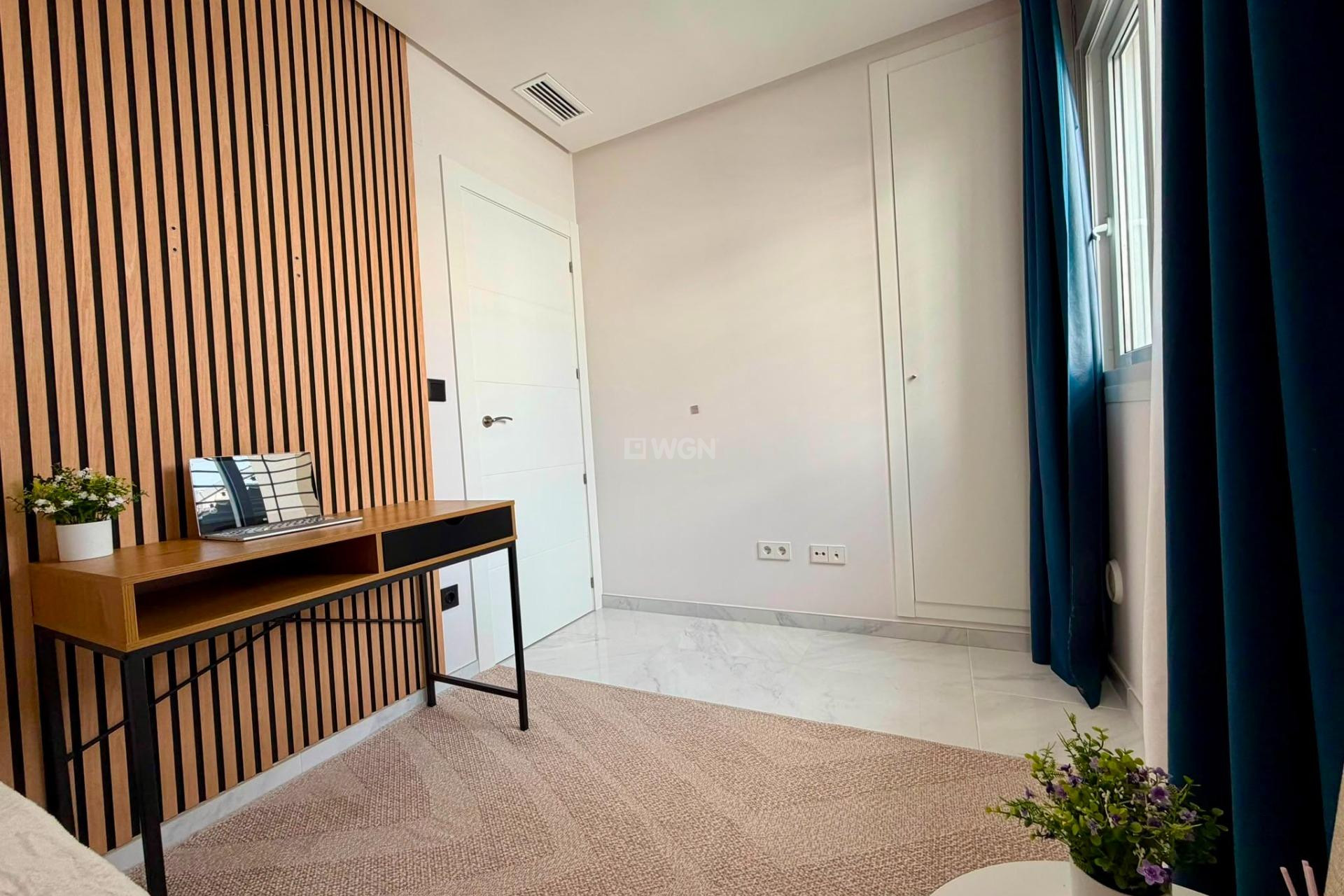 Resale - Apartment / flat - Torrevieja - aguas nuevas