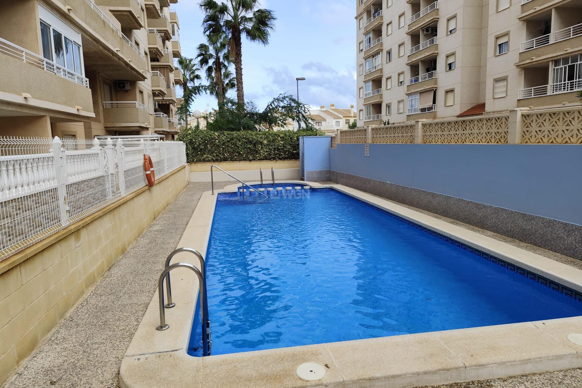 Resale - Apartment / flat - Torrevieja - Calas Blanca