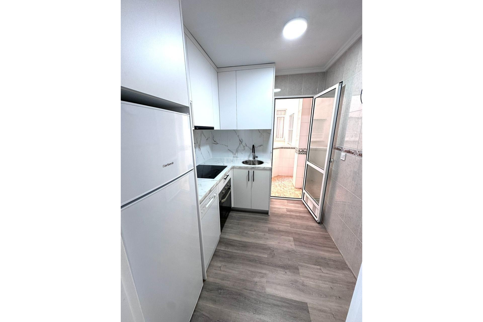 Resale - Apartment / flat - Torrevieja - Centro - Muelle Pesquero