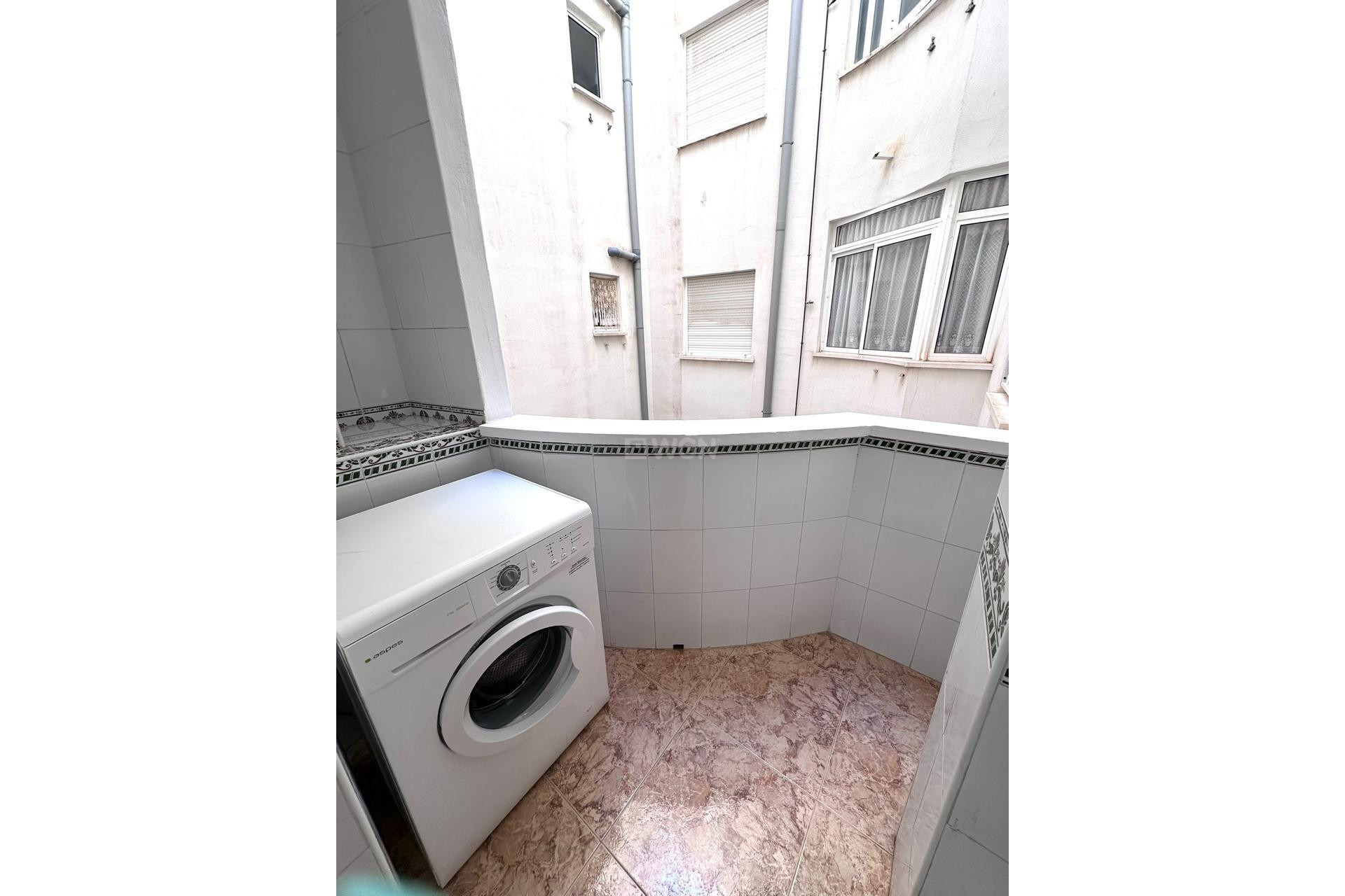 Resale - Apartment / flat - Torrevieja - Centro - Muelle Pesquero