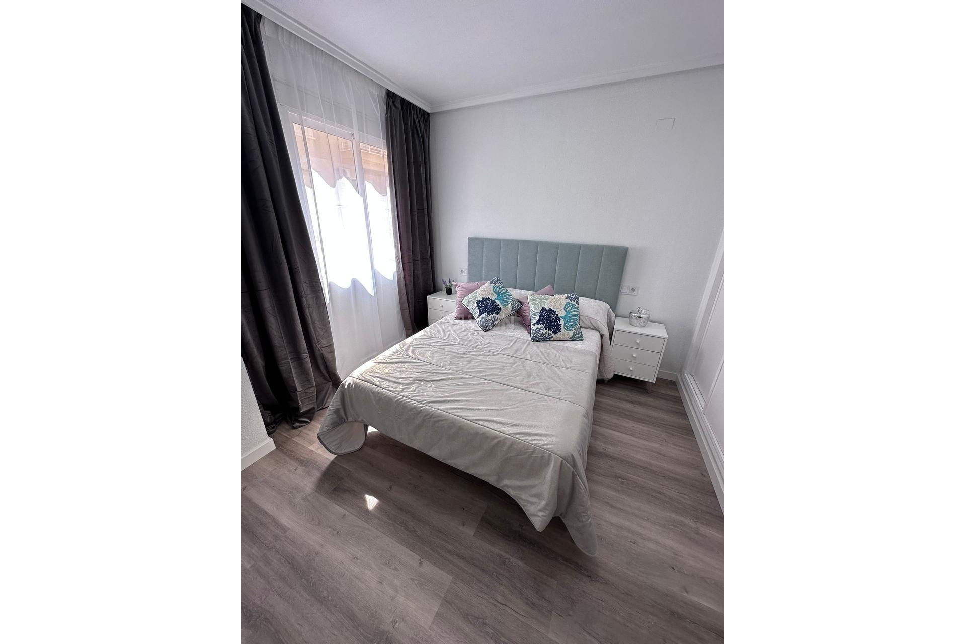 Resale - Apartment / flat - Torrevieja - Centro - Muelle Pesquero